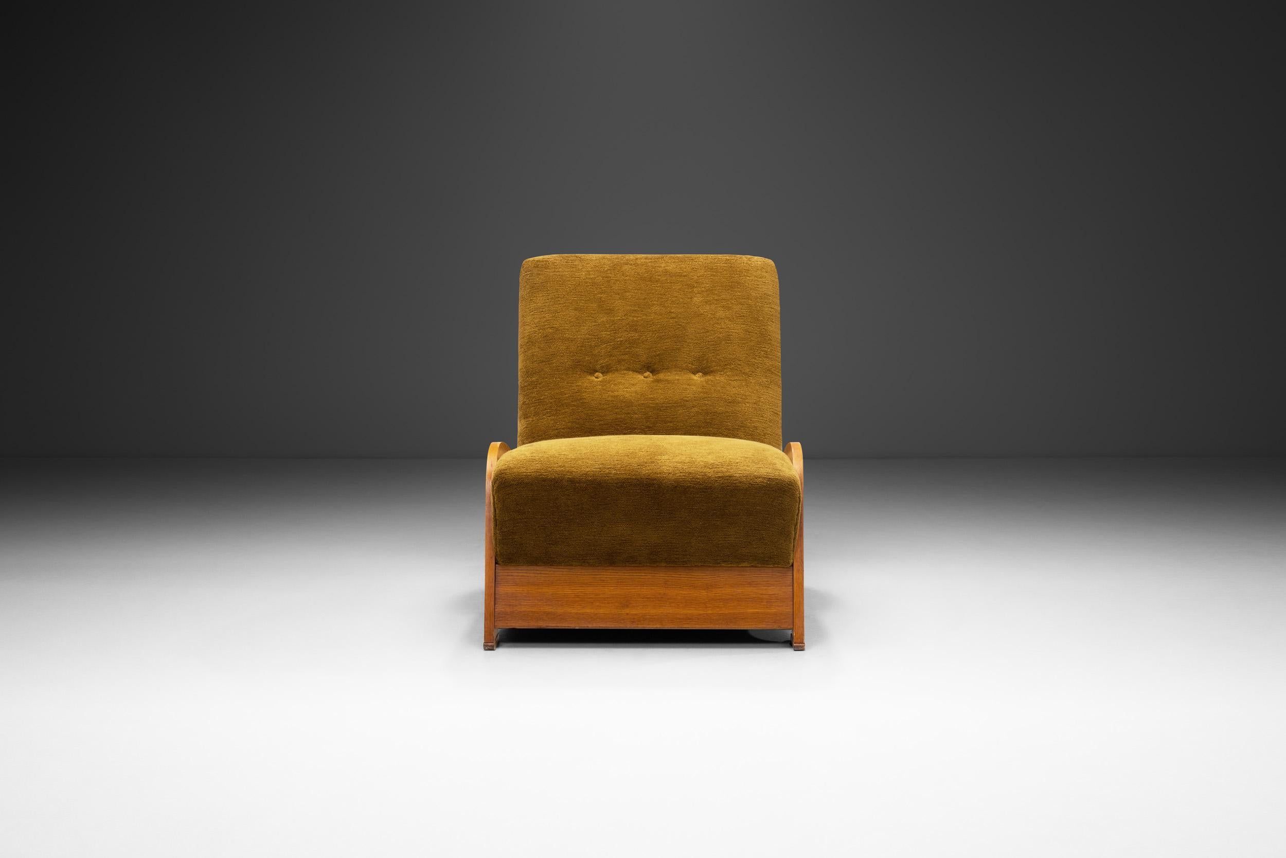 Mid-Century Modern Sculptural European Modern Oak Lounge Chair, Europe 1960s For Sale