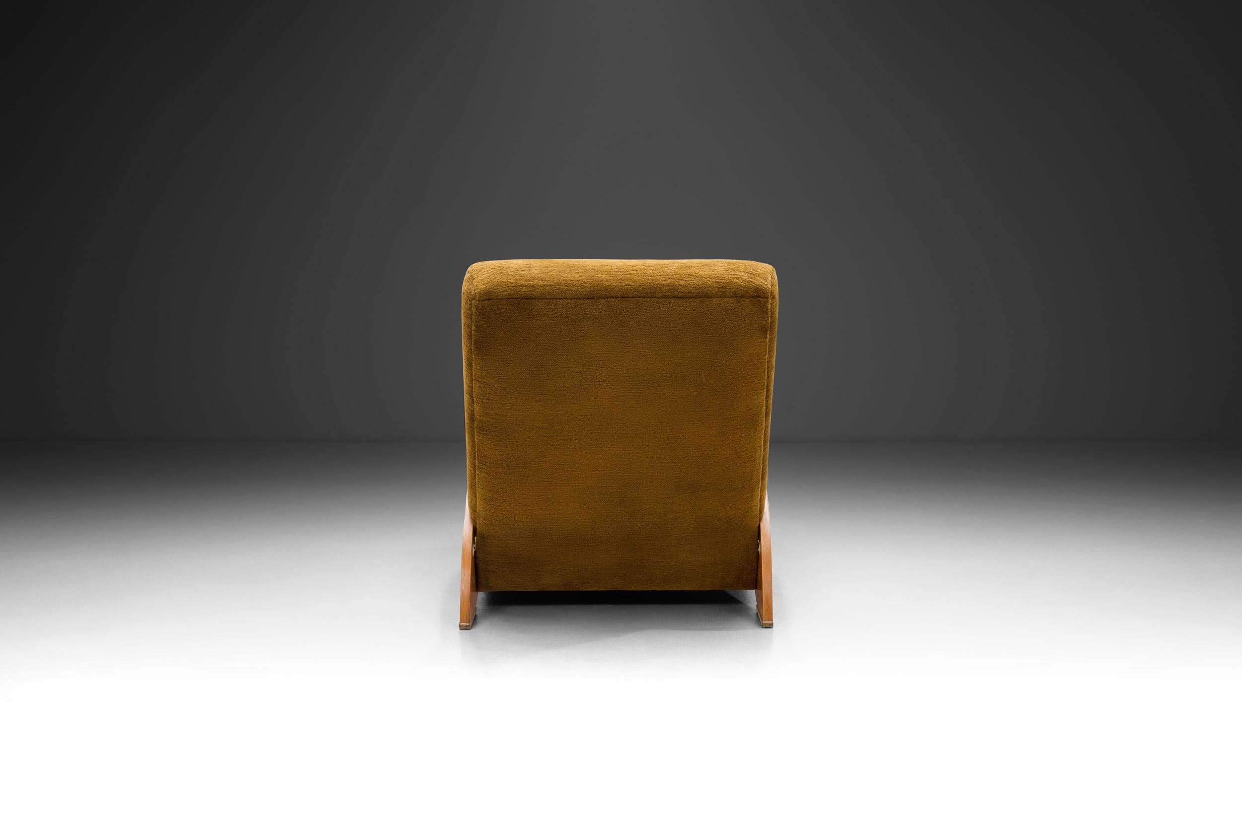 Mid-20th Century Sculptural European Modern Oak Lounge Chair, Europe 1960s For Sale