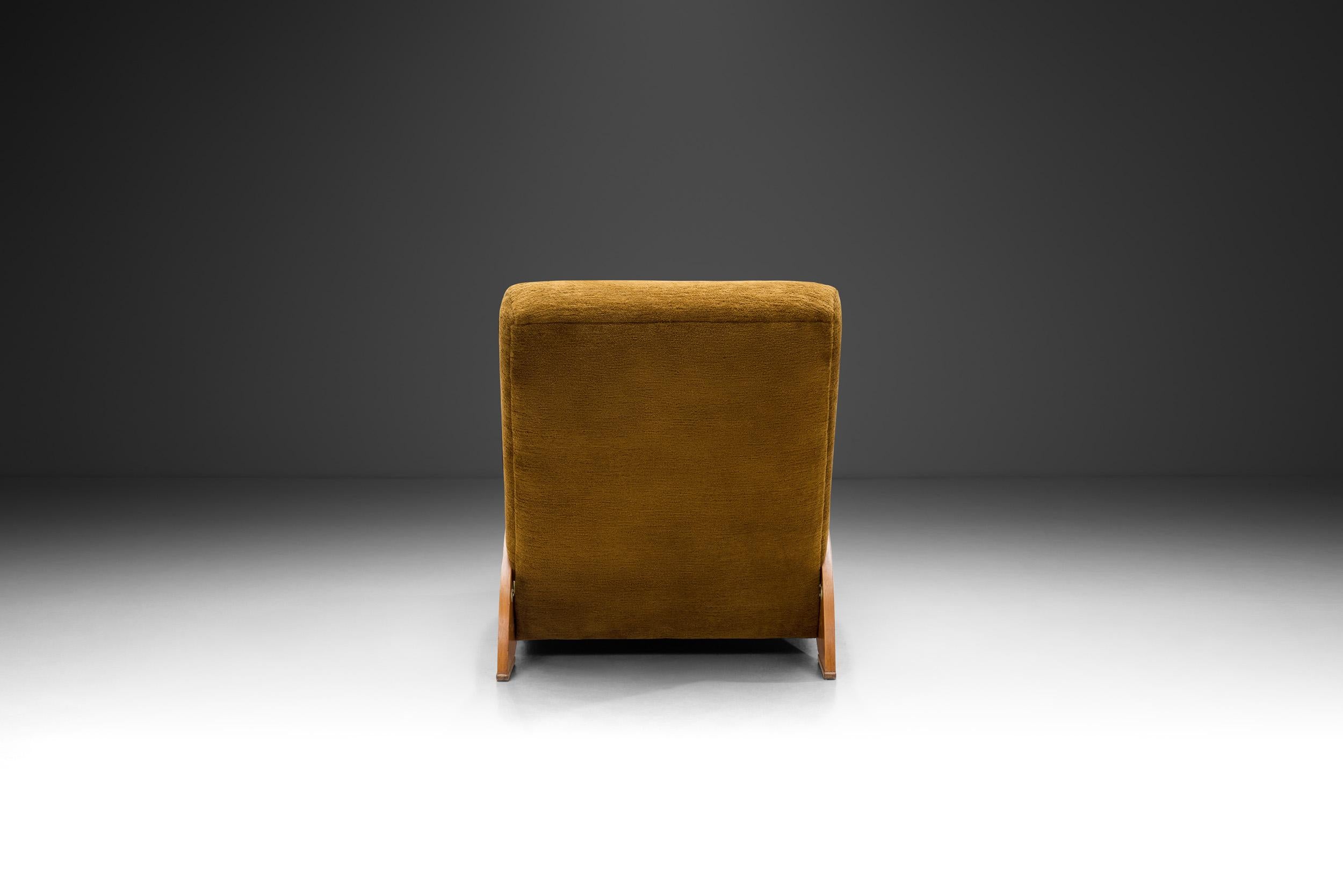 Mid-20th Century Sculptural European Modern Oak Lounge Chair, Europe 1960s