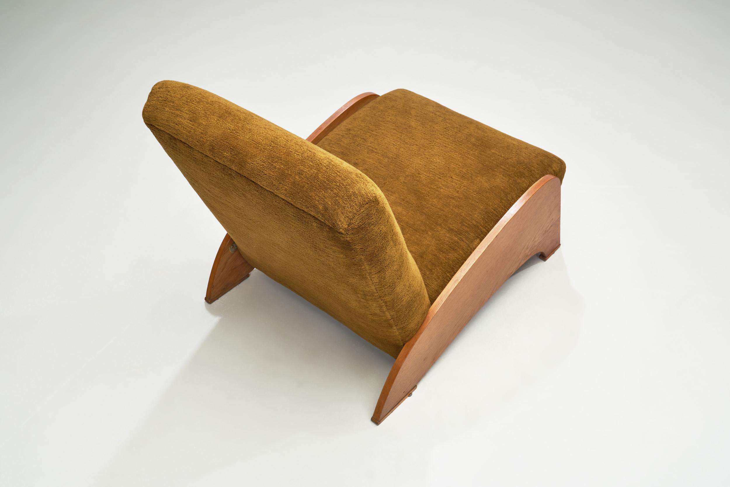 Fabric Sculptural European Modern Oak Lounge Chair, Europe 1960s For Sale
