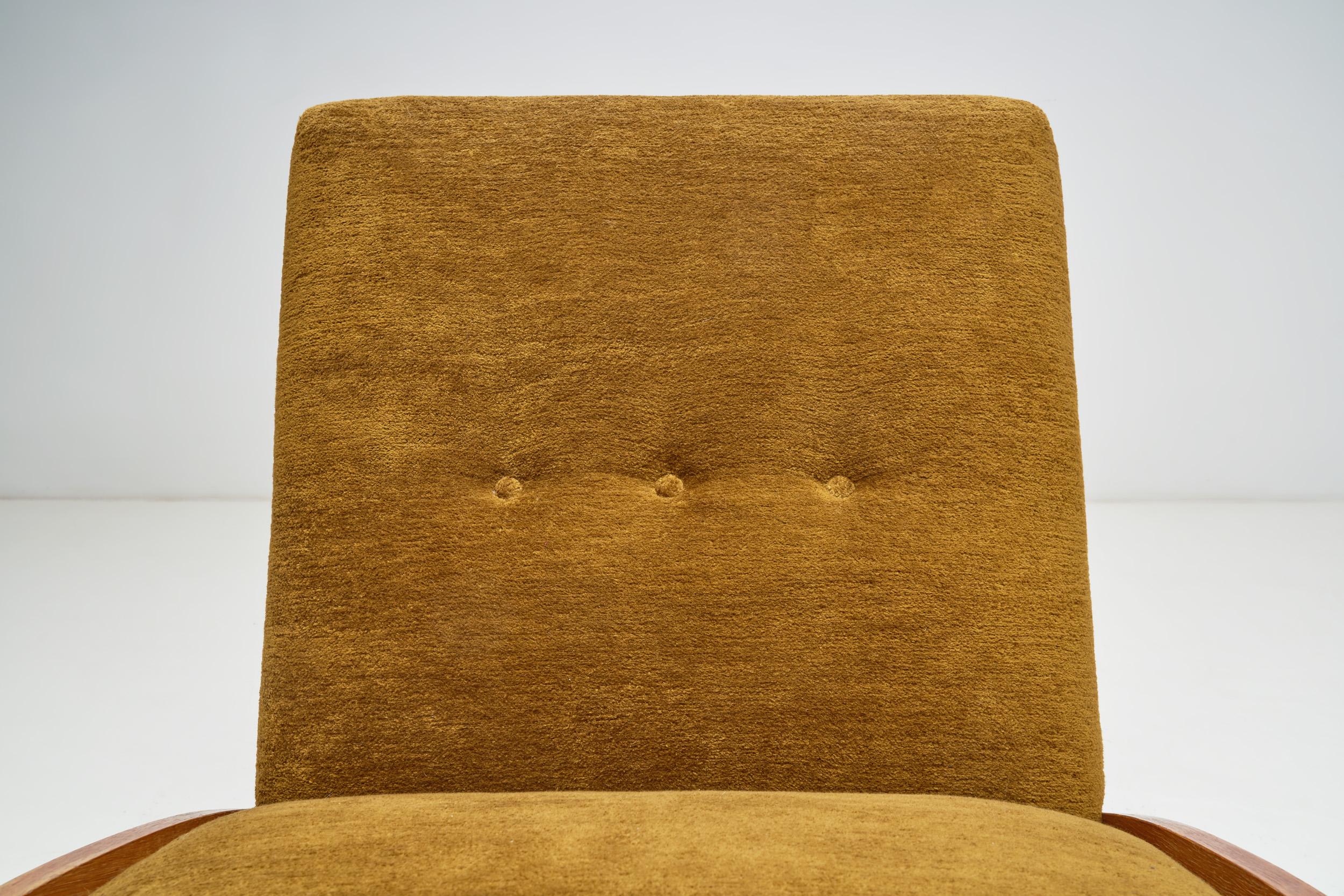 Sculptural European Modern Oak Lounge Chair, Europe 1960s For Sale 2