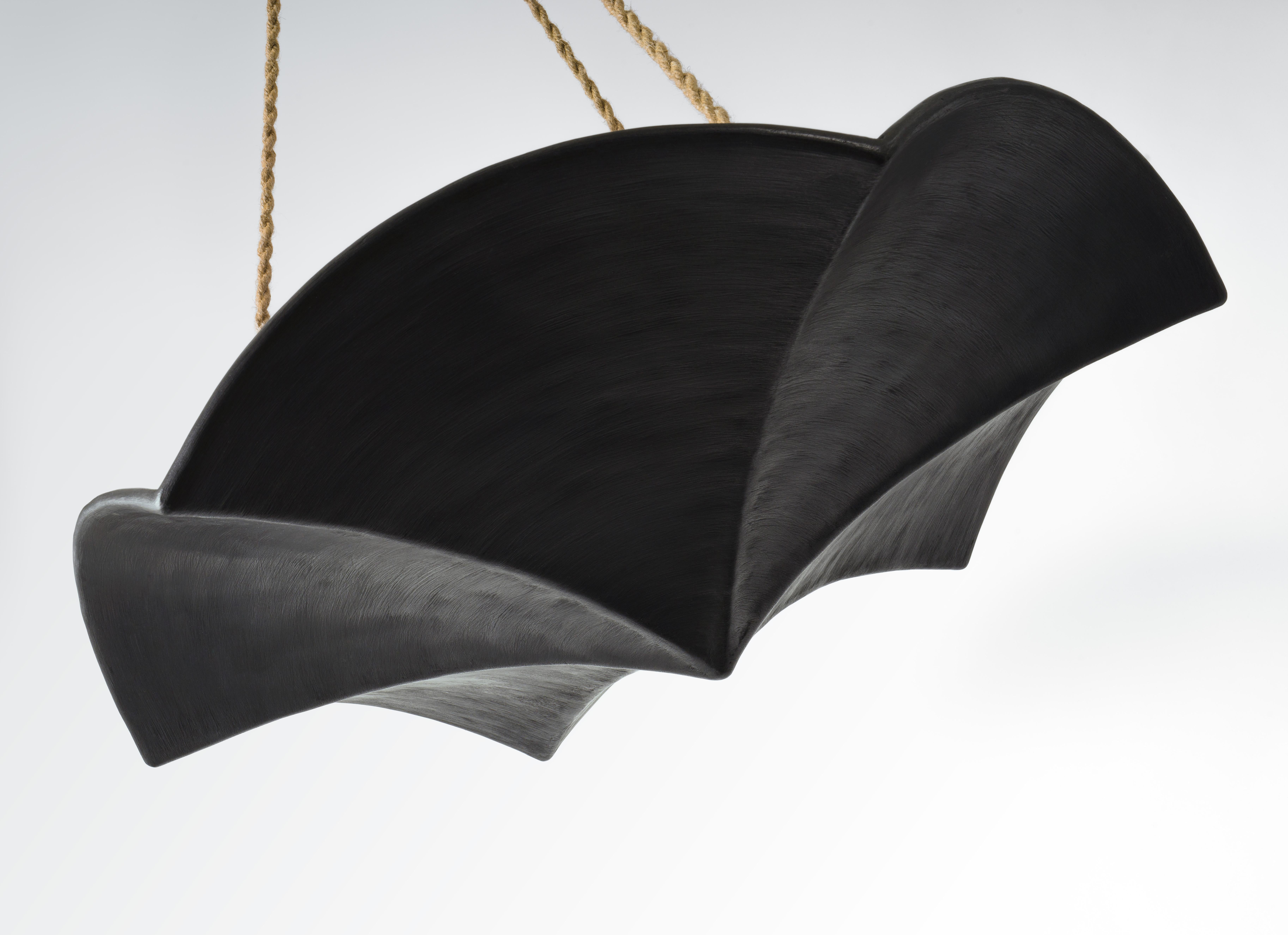 Tedesco Ciondolo scultoreo 'Evadoras', lampadario in gesso nero, personalizzabile, New in vendita