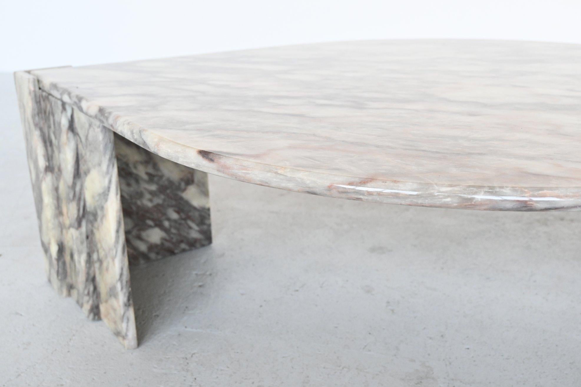 Sculptural Eye Shaped Light Marble Coffee Table, Italy, 1970 In Good Condition In Etten-Leur, NL