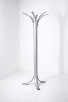 Porte-manteau sculptural FerroTipi en acier tubulaire, Malacrida & Resmini