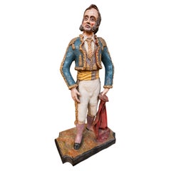 Figurine sculpturale représentant un chevalier en costume d'époque polychrome