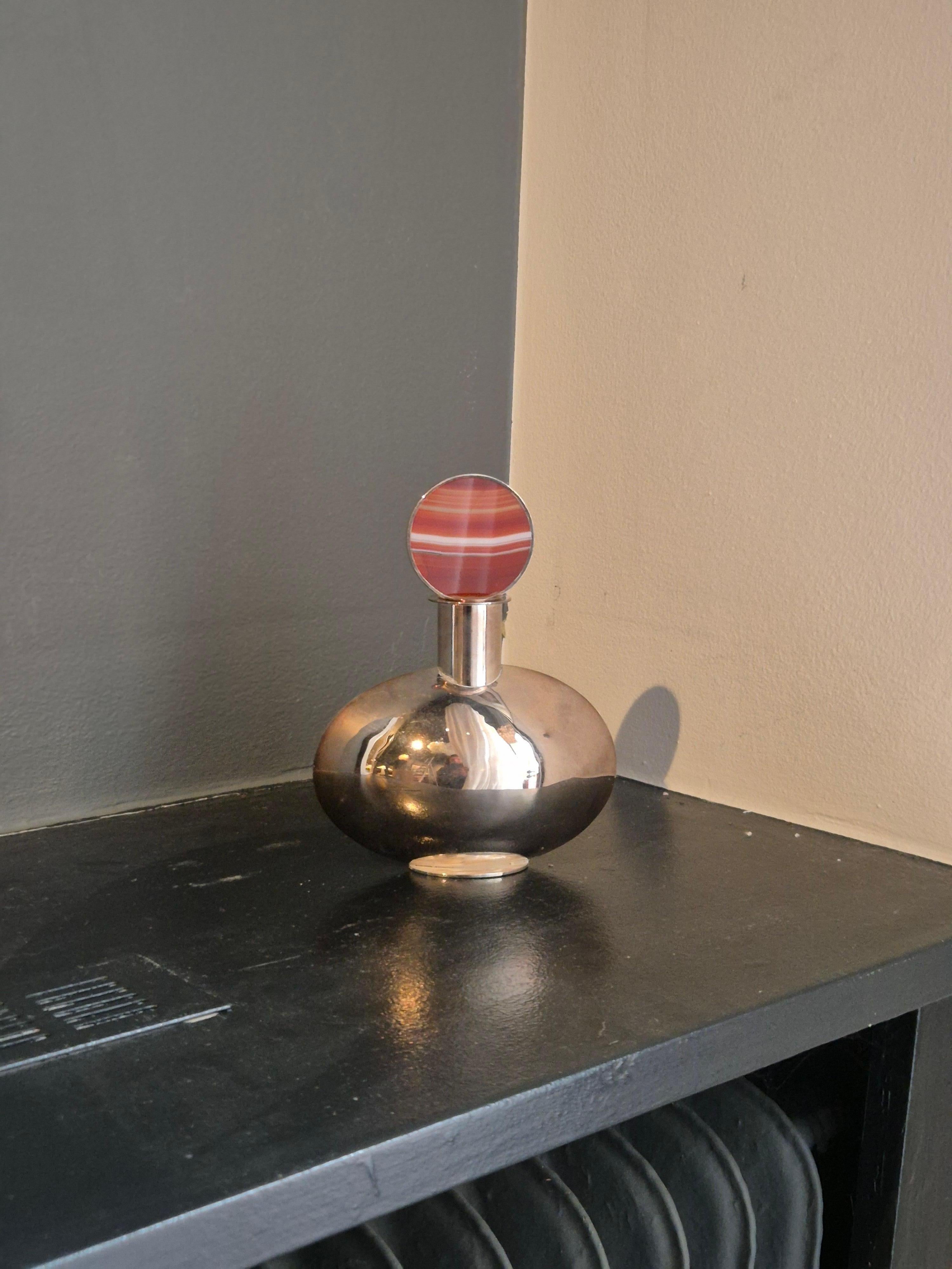 Sculptural flask in solid silver with agate by Inga Lagervall, Swedish 1952. For Sale 3