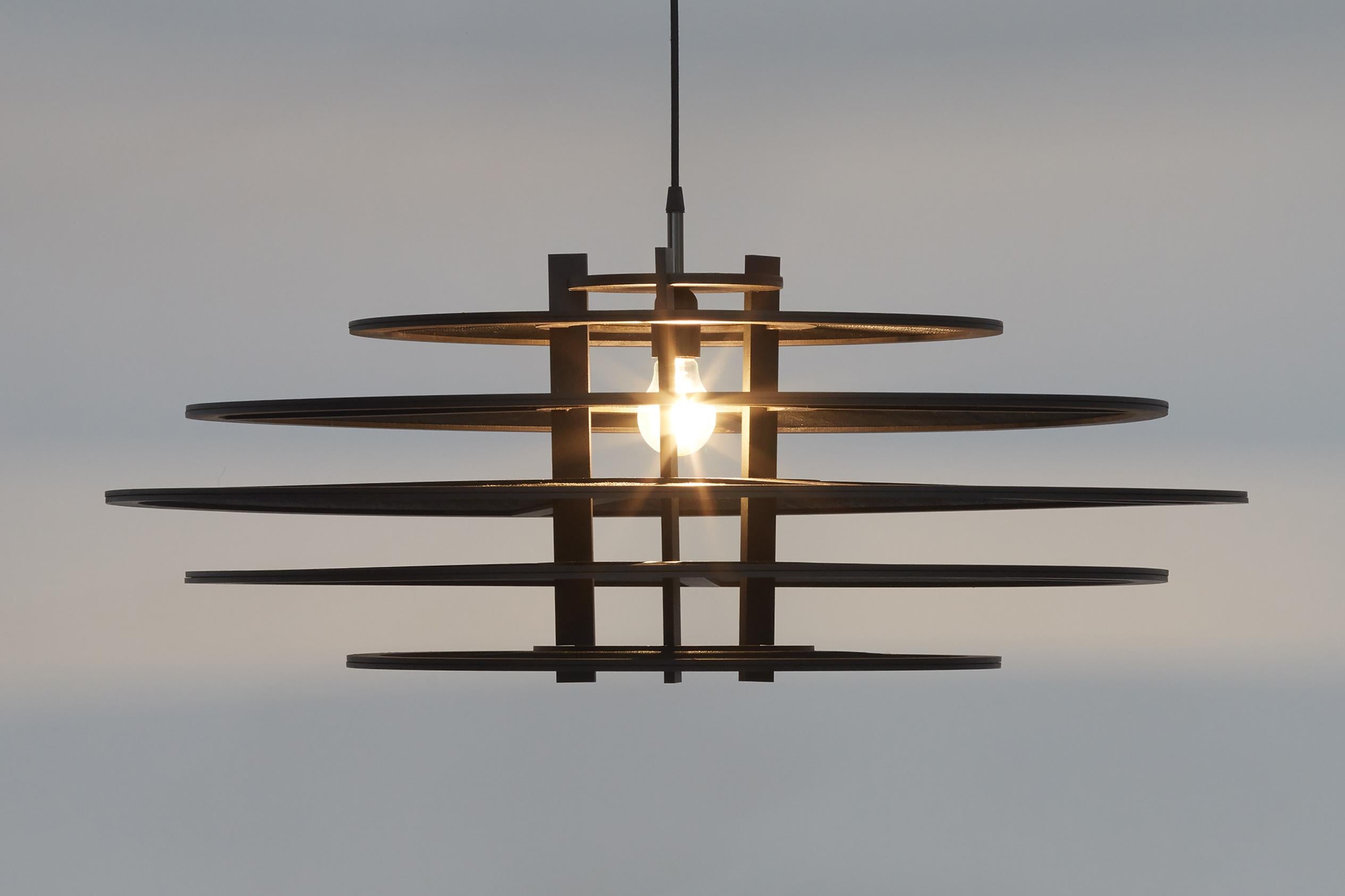 Spagnolo Lampada da terra scultorea 'Dialogue' - Realizzata a mano in rafia naturale e Wood massiccio in vendita
