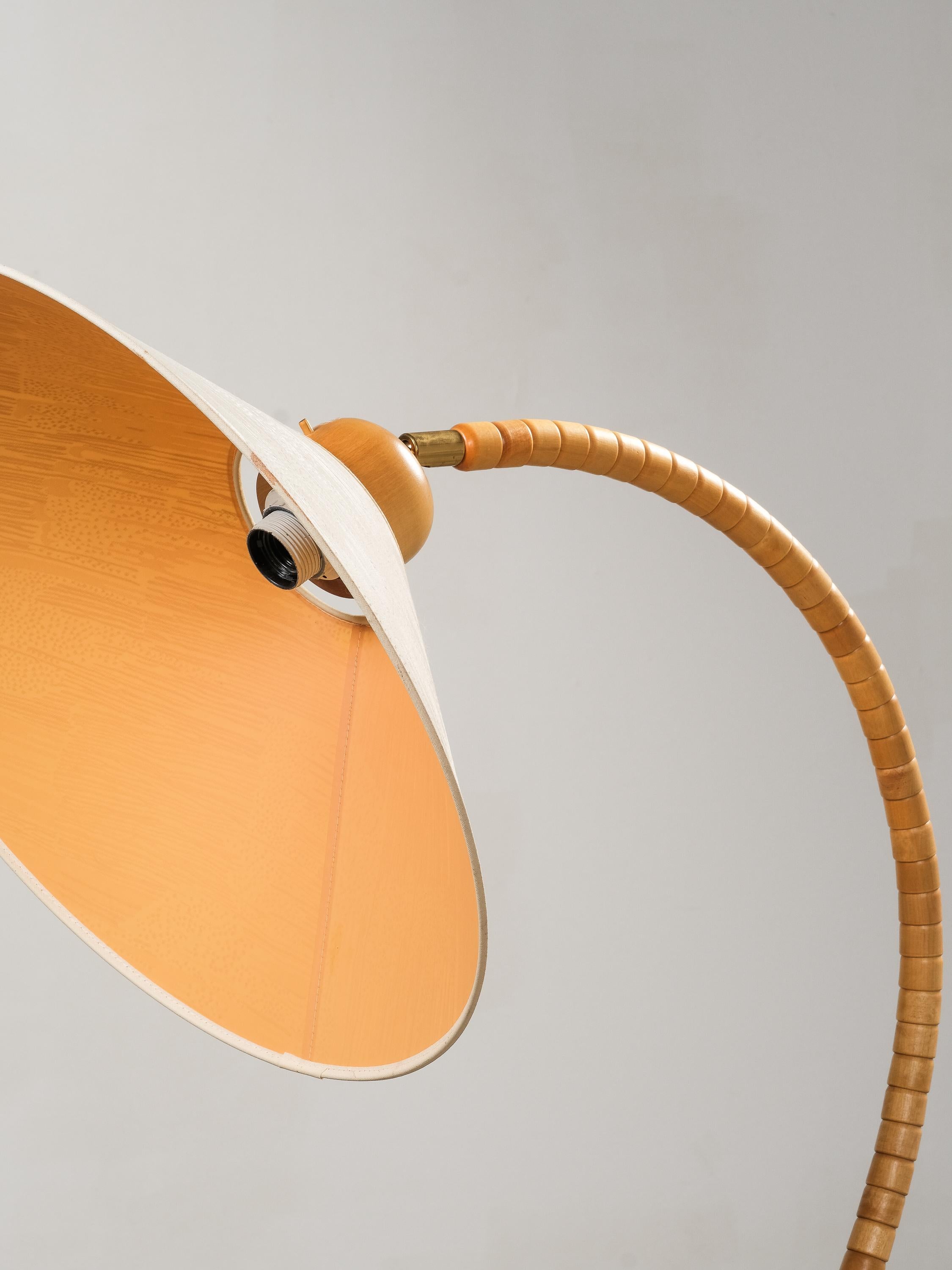 Sculptural Floor Lamp in Birch Wood and Brass by Markslöjd, Sweden, 1970s For Sale 4