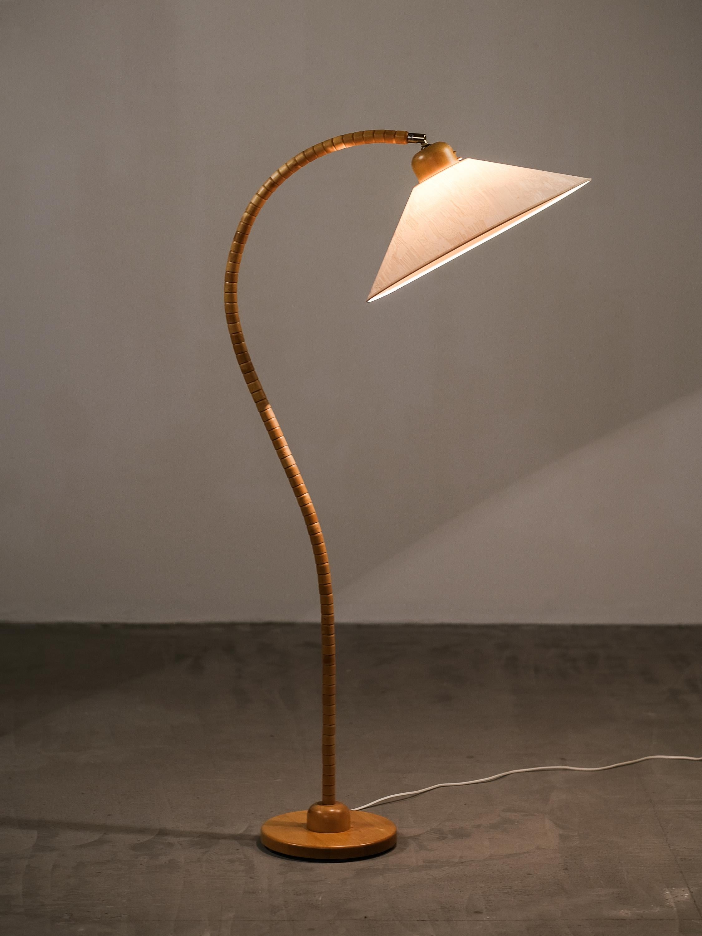 Sculptural Floor Lamp in Birch Wood and Brass by Markslöjd, Sweden, 1970s For Sale 7