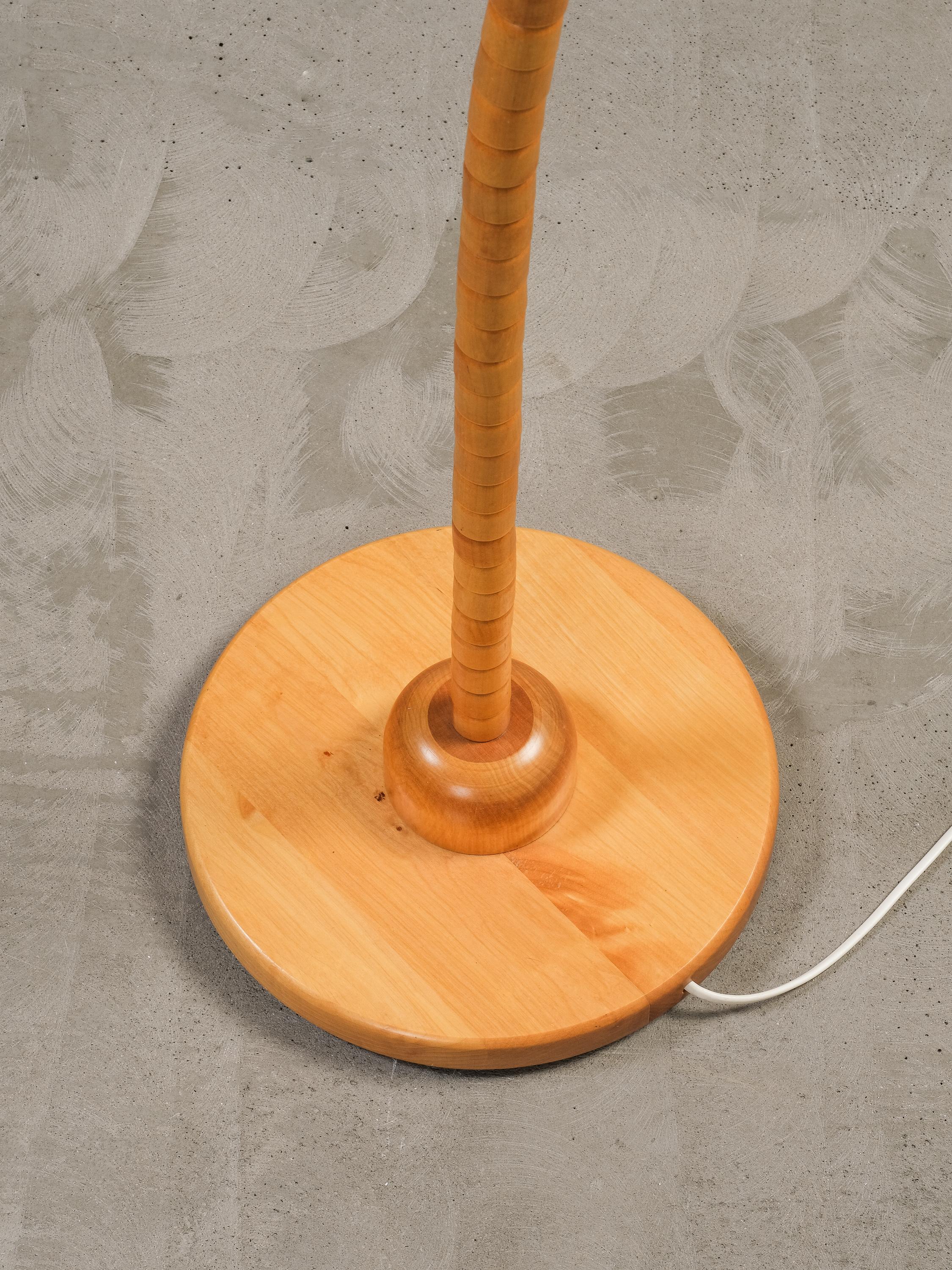 Sculptural Floor Lamp in Birch Wood and Brass by Markslöjd, Sweden, 1970s For Sale 1