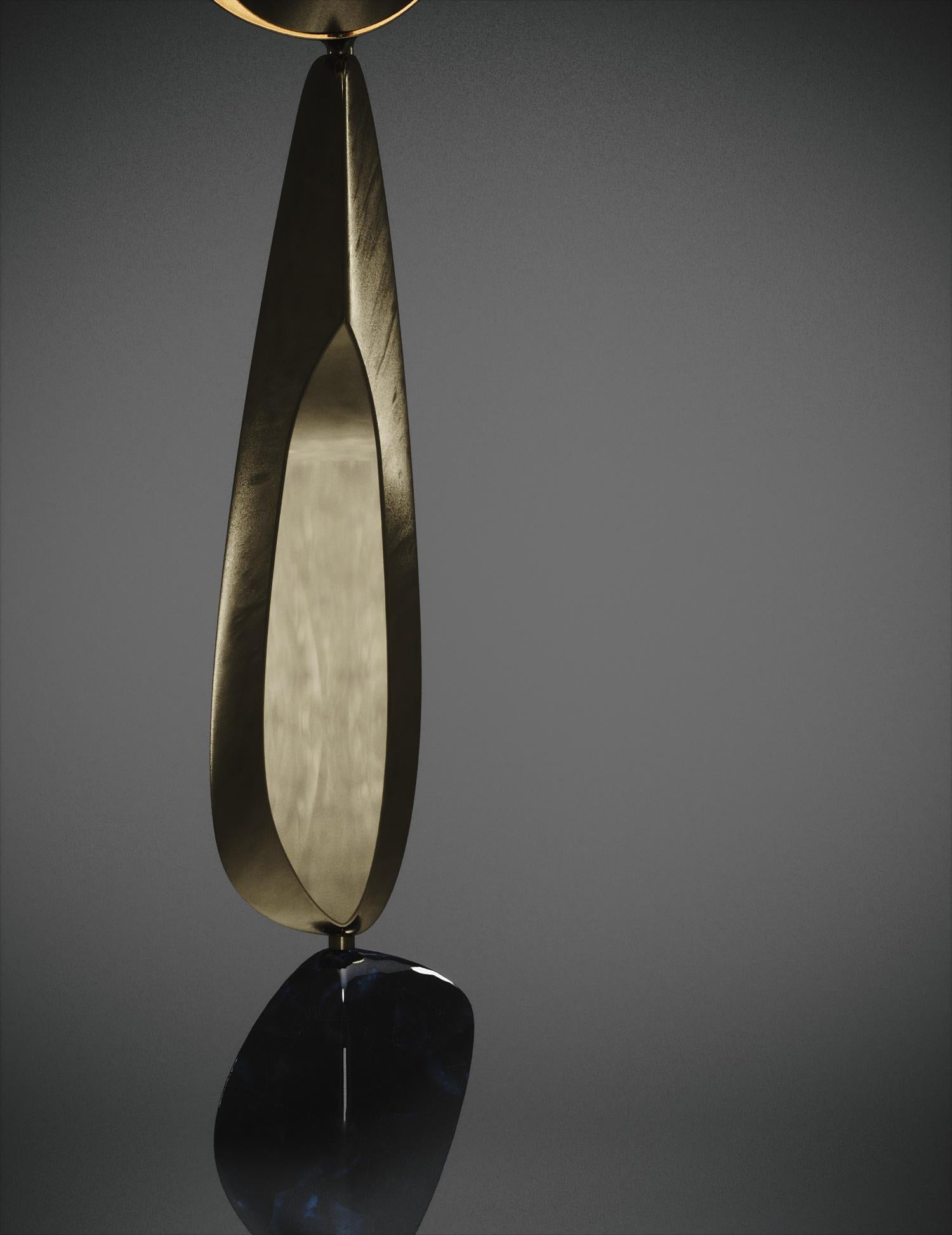 Skulpturale Stehlampe aus Bronze-Patina-Messing und Pergamentintarsien von Kifu Paris im Angebot 1