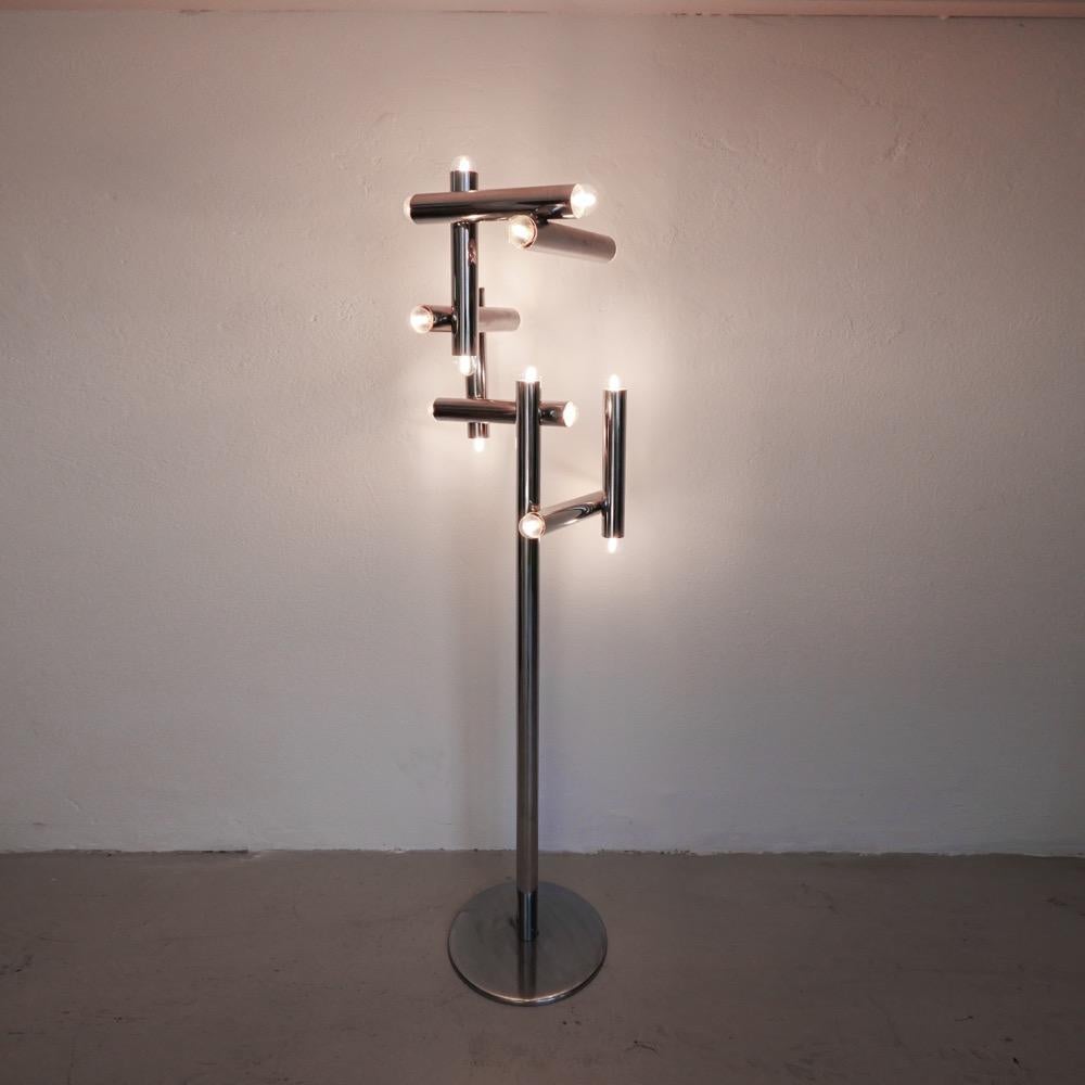 Sculptural floor lamp in chrome metal, decorative, Space Age era For Sale 1