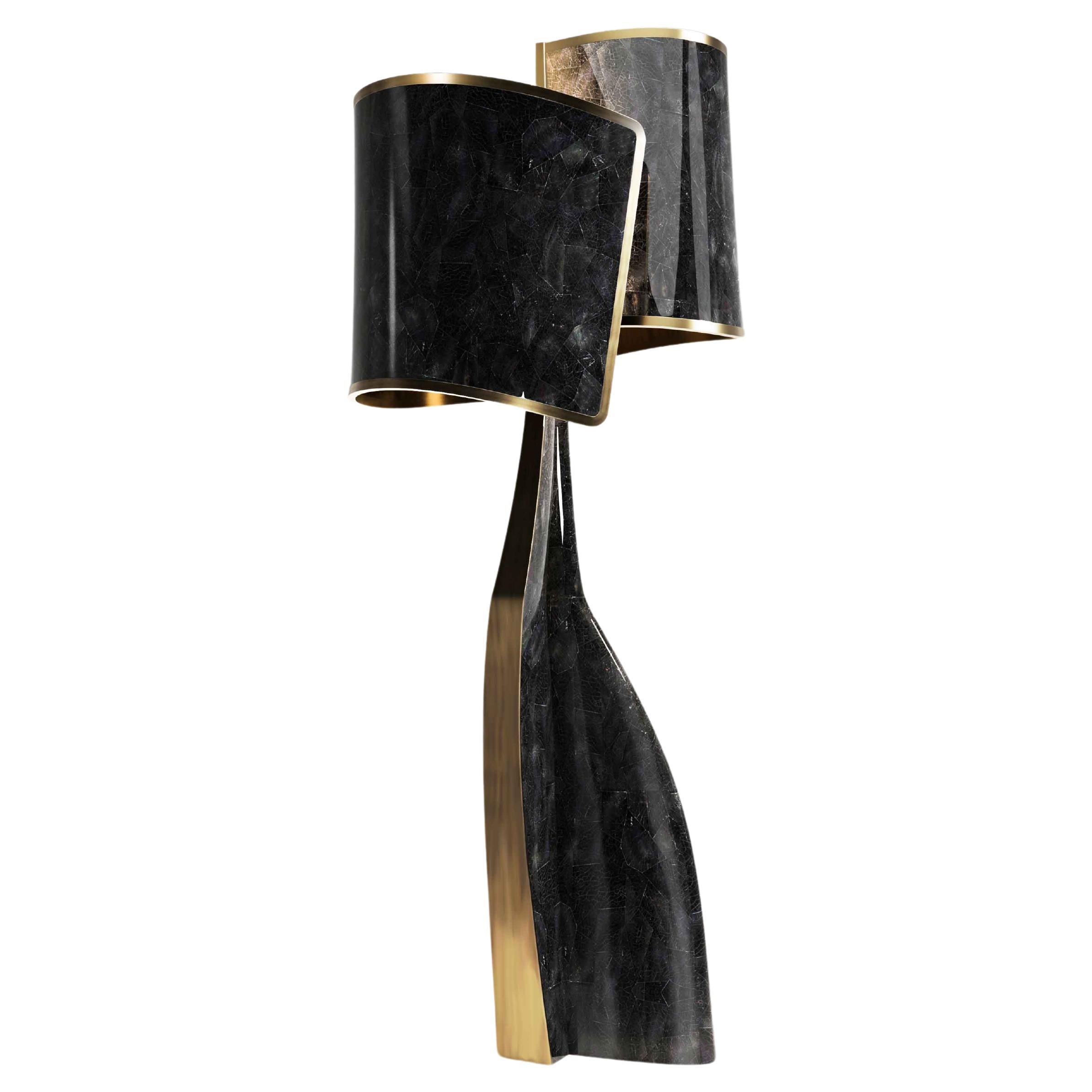 Skulpturale Stehlampe aus Muschelintarsien und Bronze-Patina-Messing von Kifu Paris
