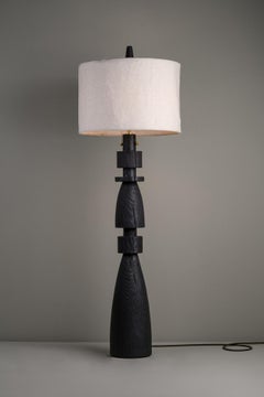 Skulpturale Stehlampe Mezquite gebranntes Holz Flexibler natürlicher Leinenschirm