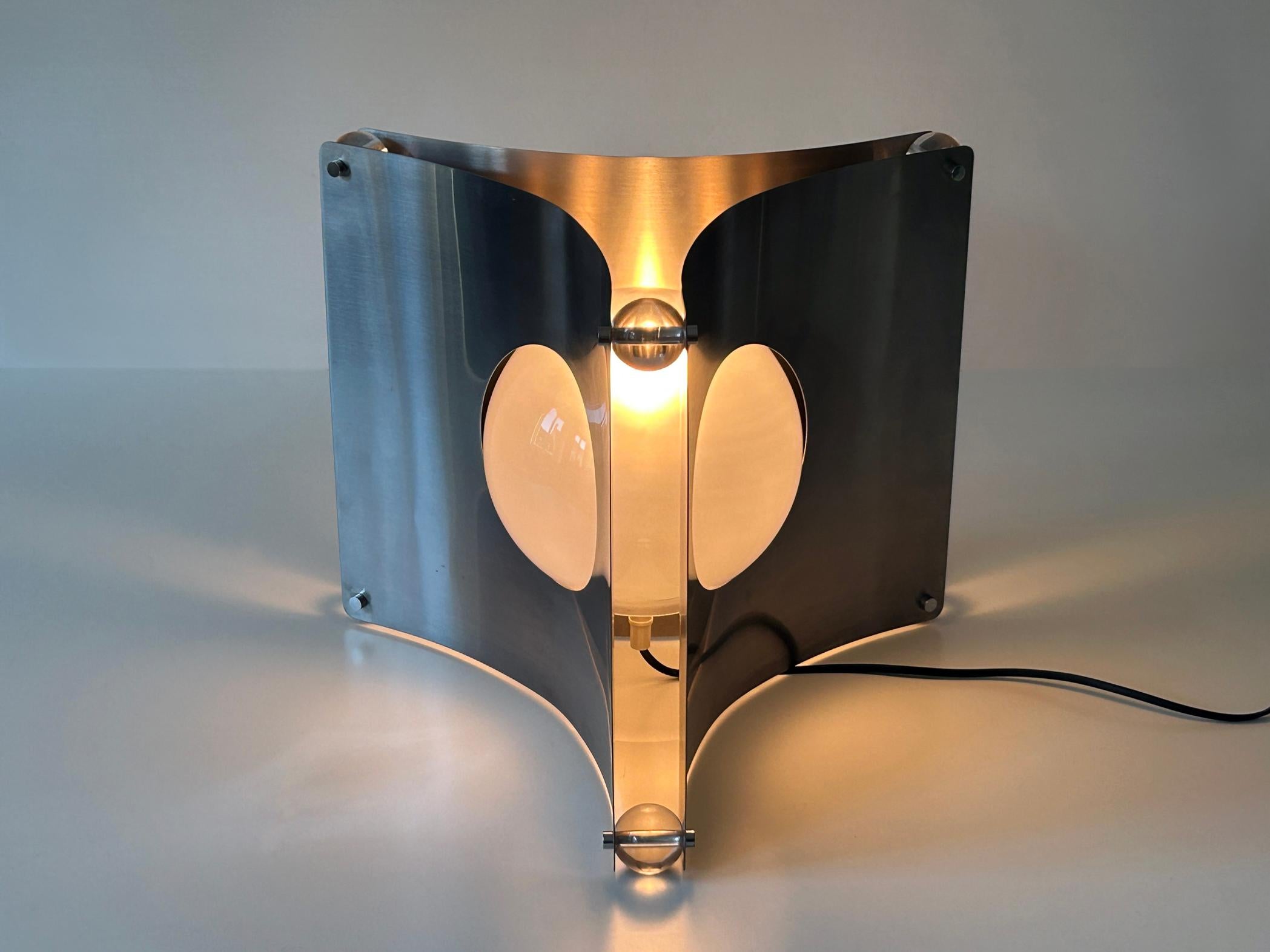 Sculptural Floor or Table Lamp 'TAW' by Luigi Massoni for Guzzini Italy 1960s For Sale 5