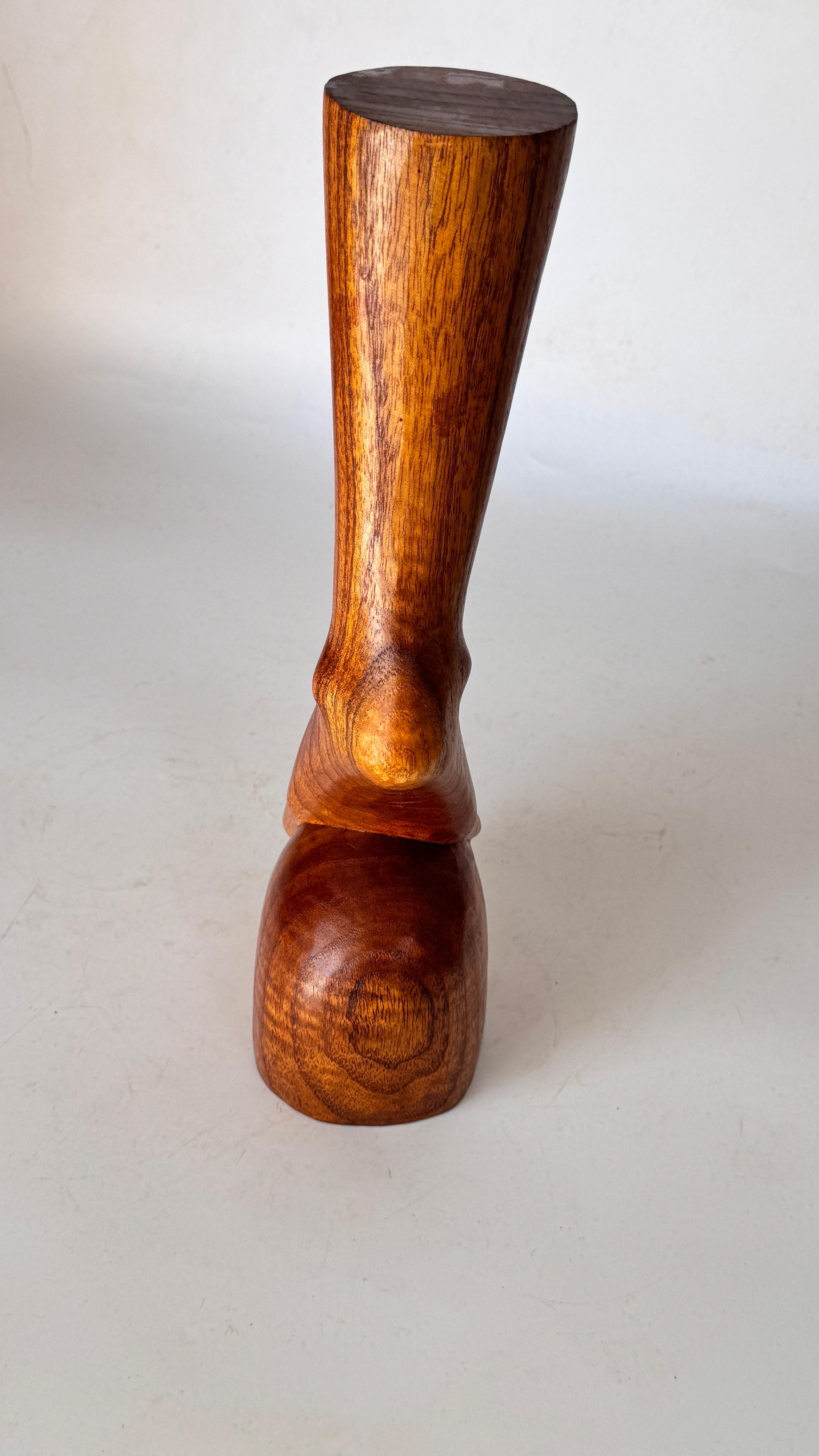 Skulpturale Fuß & Knöchel Schmuck Display in patiniertem Holz - Dekorativ im Angebot 5