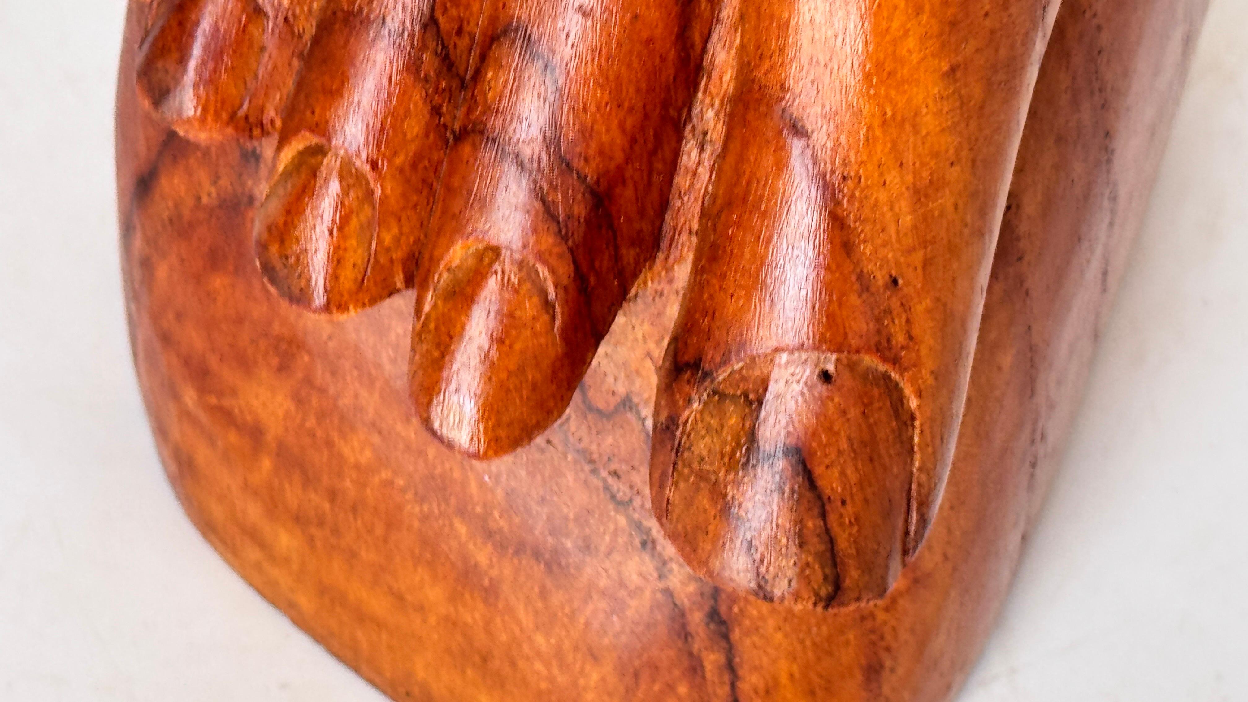 Skulpturale Fuß & Knöchel Schmuck Display in patiniertem Holz - Dekorativ im Angebot 1