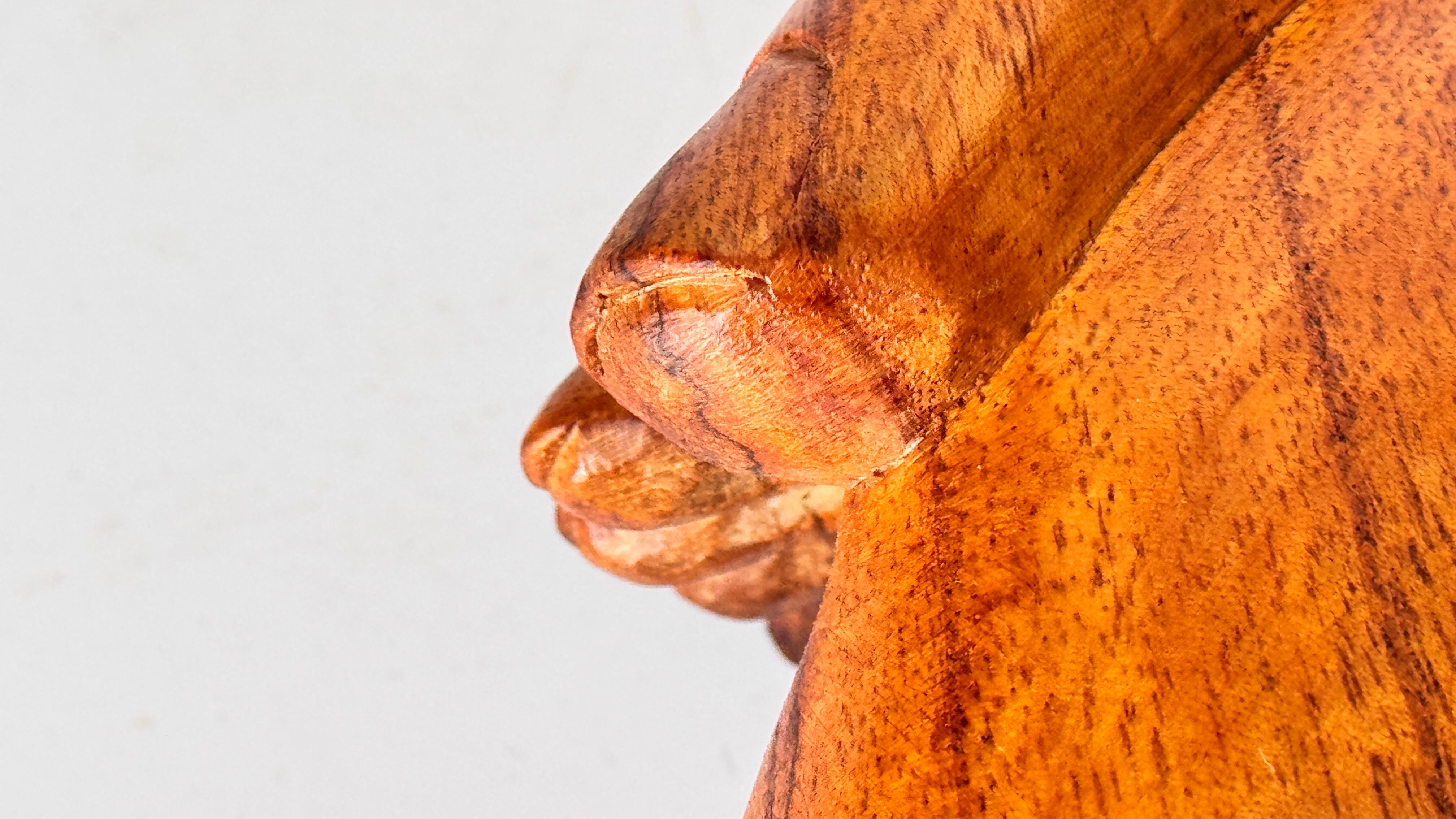 Skulpturale Fuß & Knöchel Schmuck Display in patiniertem Holz - Dekorativ im Angebot 2