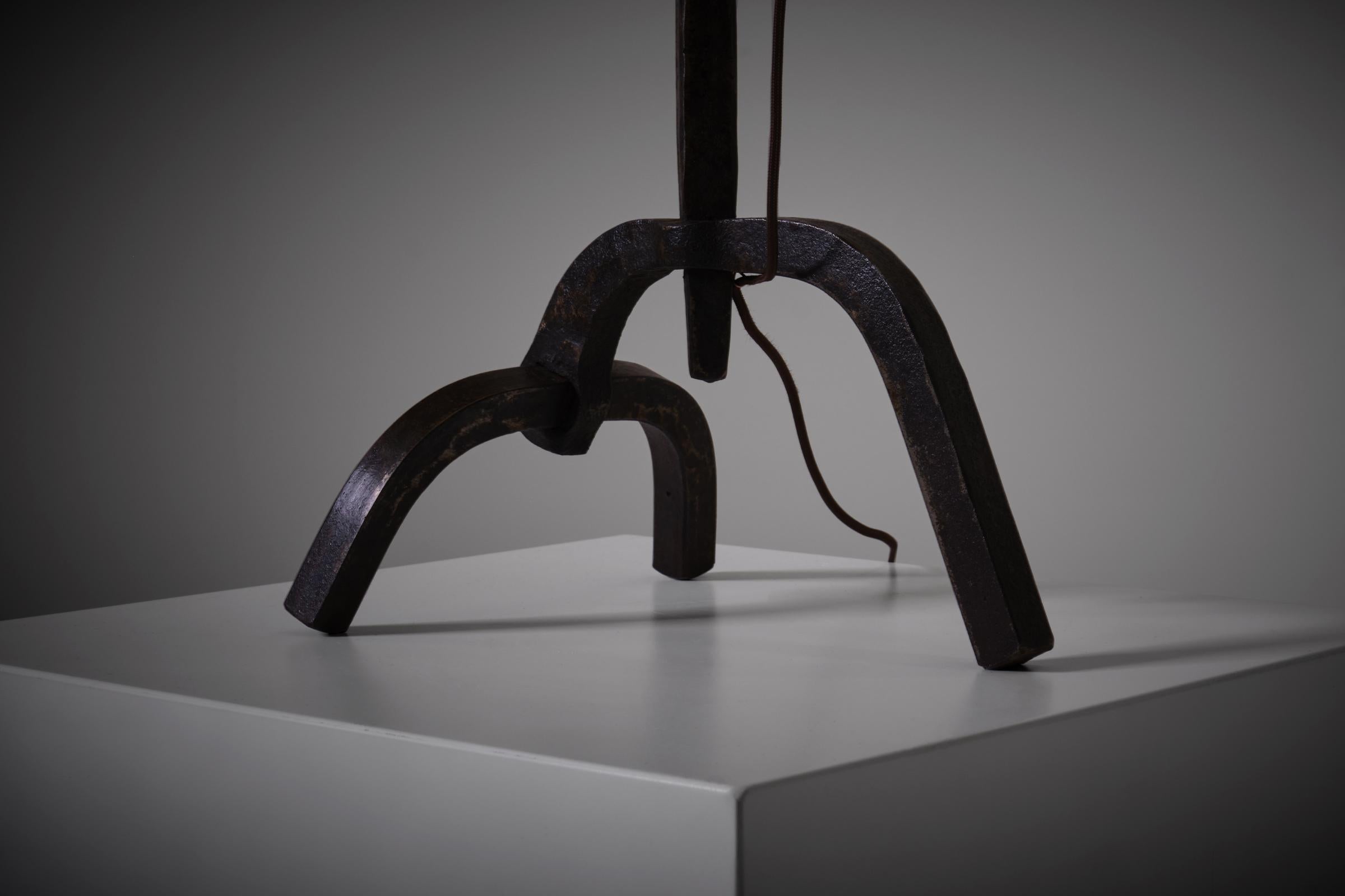 Mid-Century Modern Sculptural forged iron table lamp, France 1950s For Sale