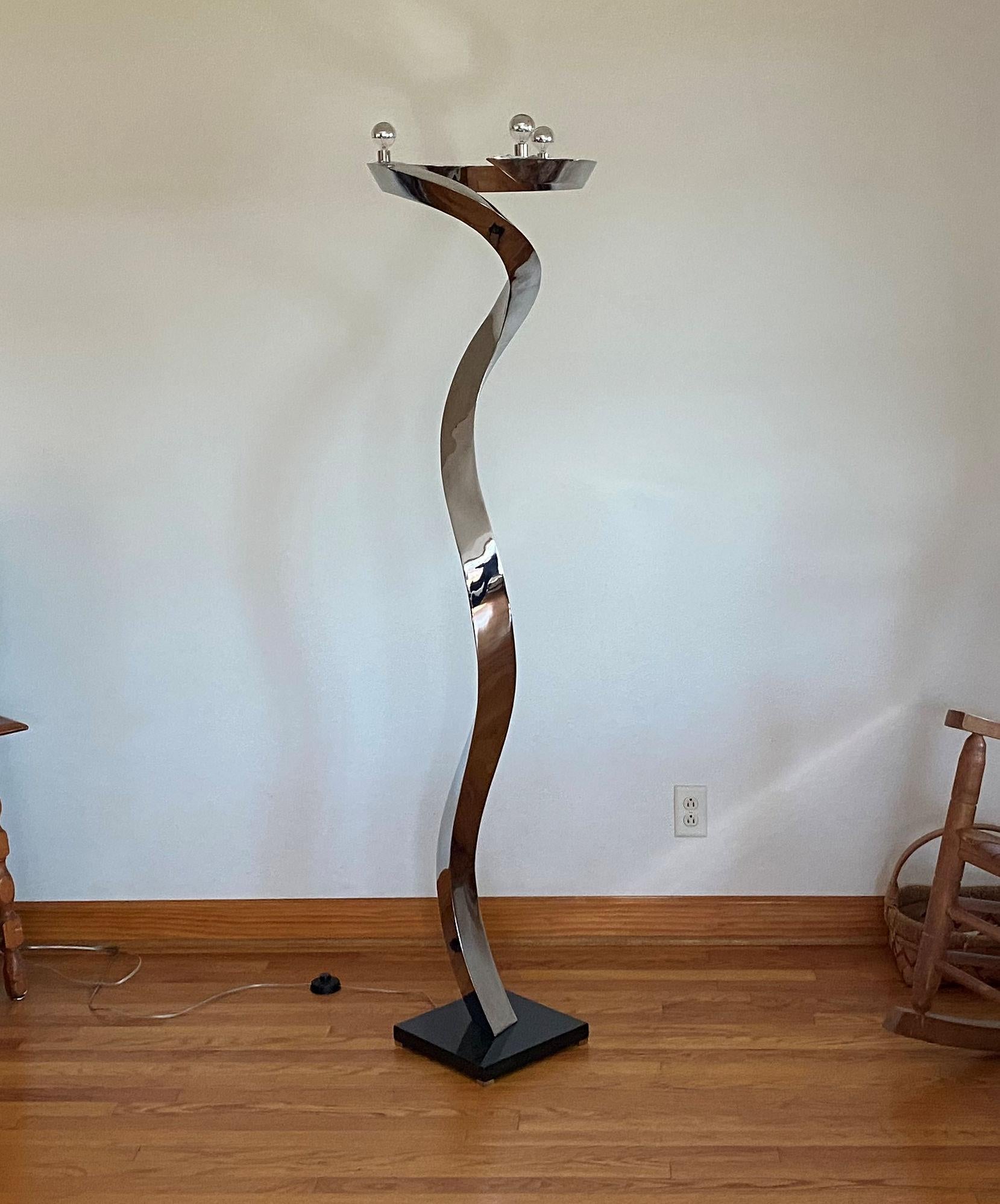 Lampadaire sculptural en acier inoxydable forgé de Curtis Norton en vente 4