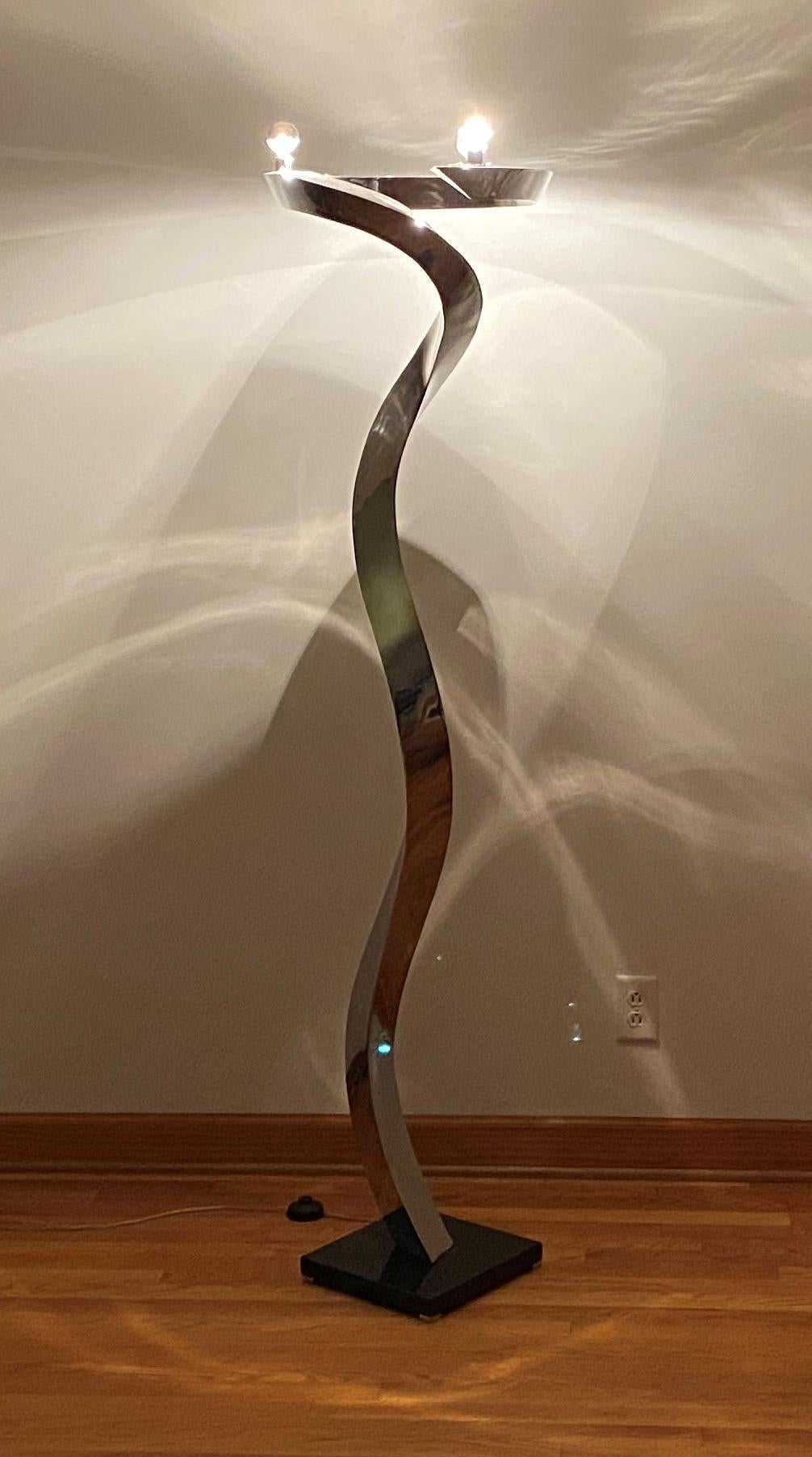 Lampadaire sculptural en acier inoxydable forgé de Curtis Norton en vente 5