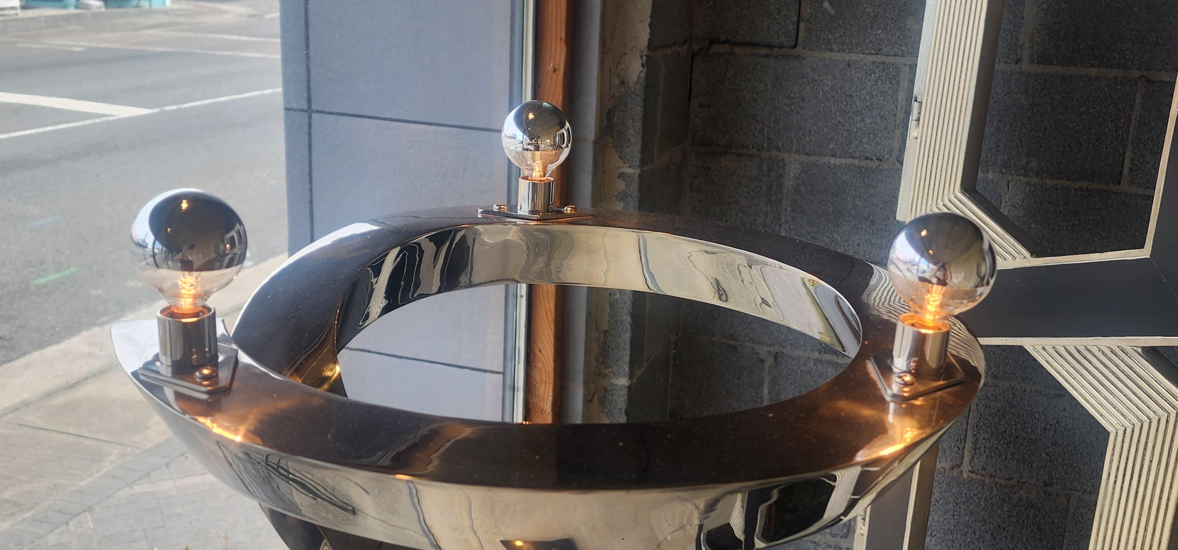 Américain Lampadaire sculptural en acier inoxydable forgé de Curtis Norton en vente