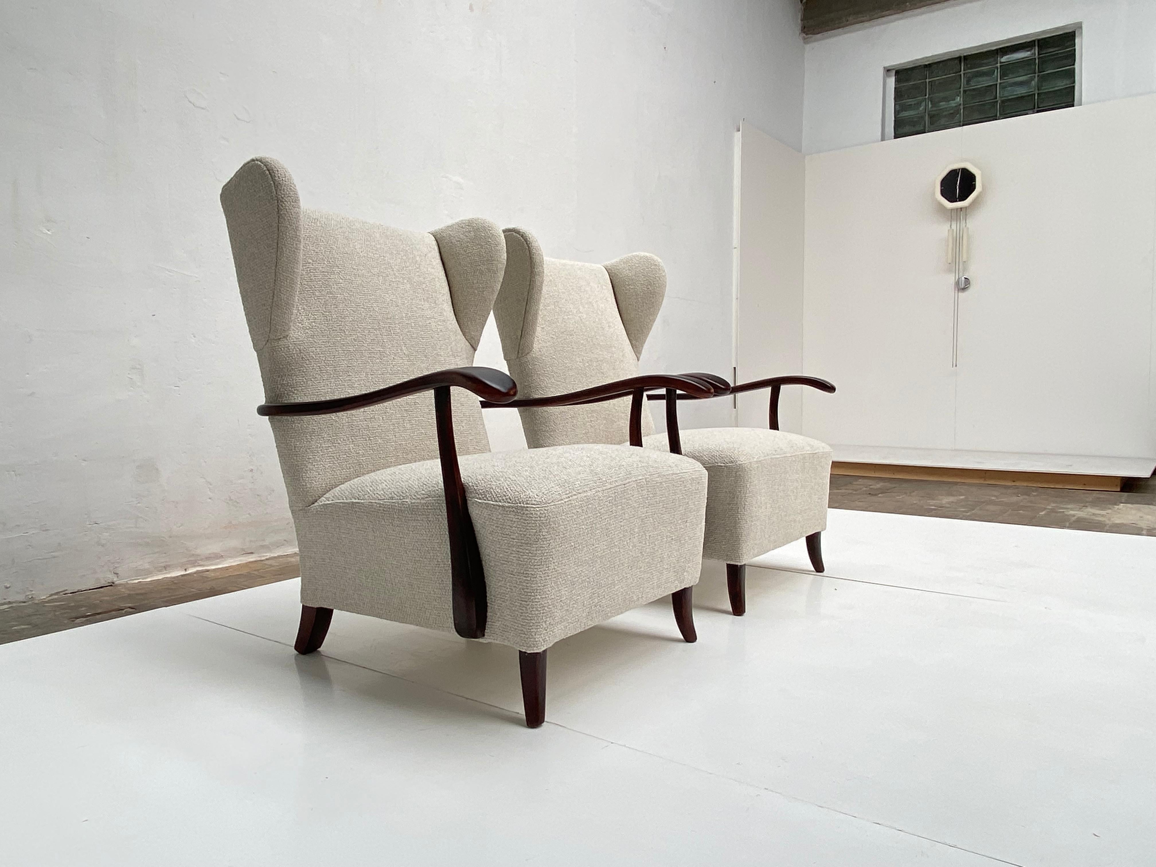 Sculptural Form Wing Back Lounge Chairs Attributed to Paolo Buffa, 1940s, Italy 2