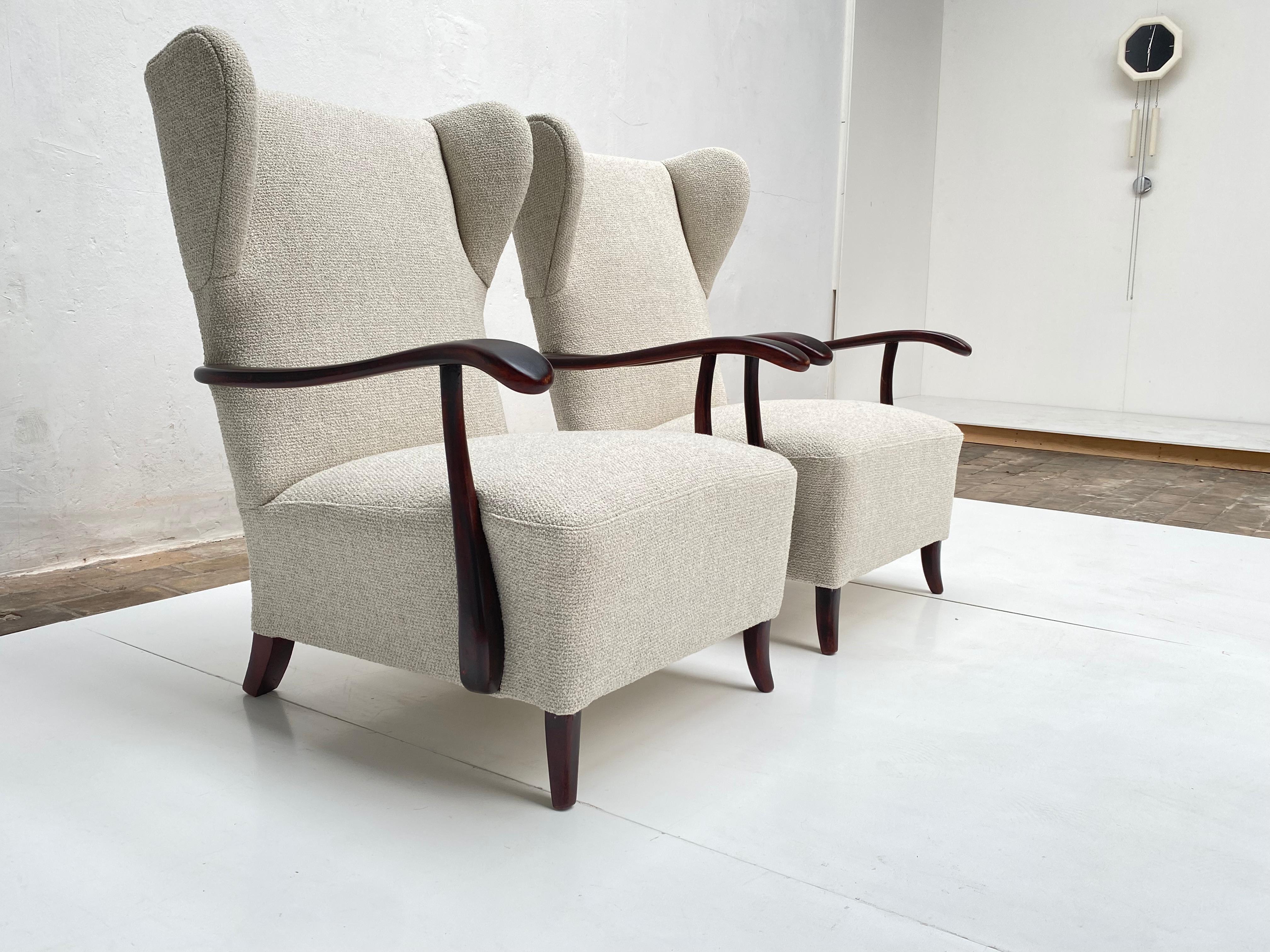 Sculptural Form Wing Back Lounge Chairs Attributed to Paolo Buffa, 1940s, Italy 3
