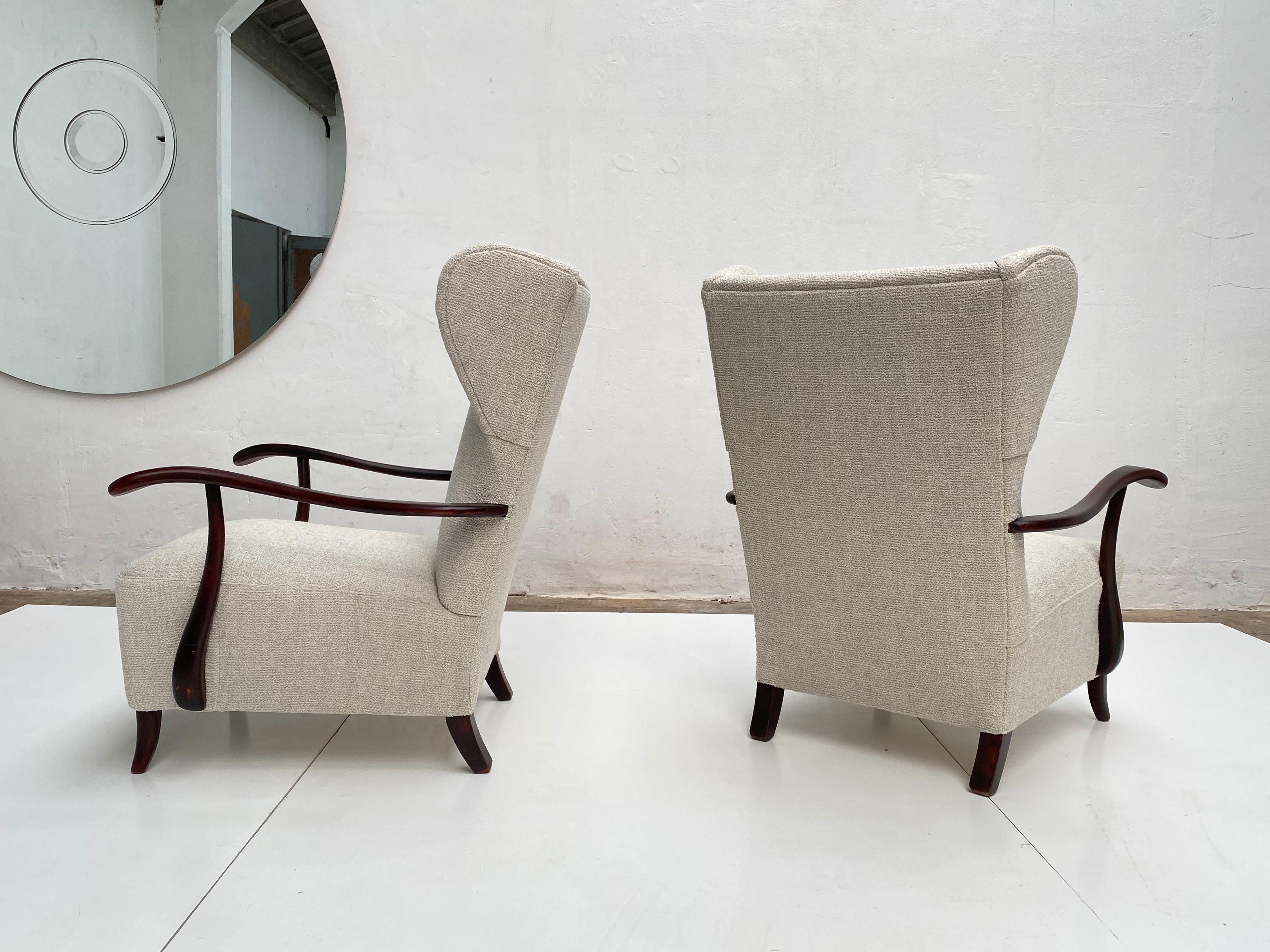 Mid-Century Modern Sculptural Form Wing Back Lounge Chairs Attributed to Paolo Buffa, 1940s, Italy