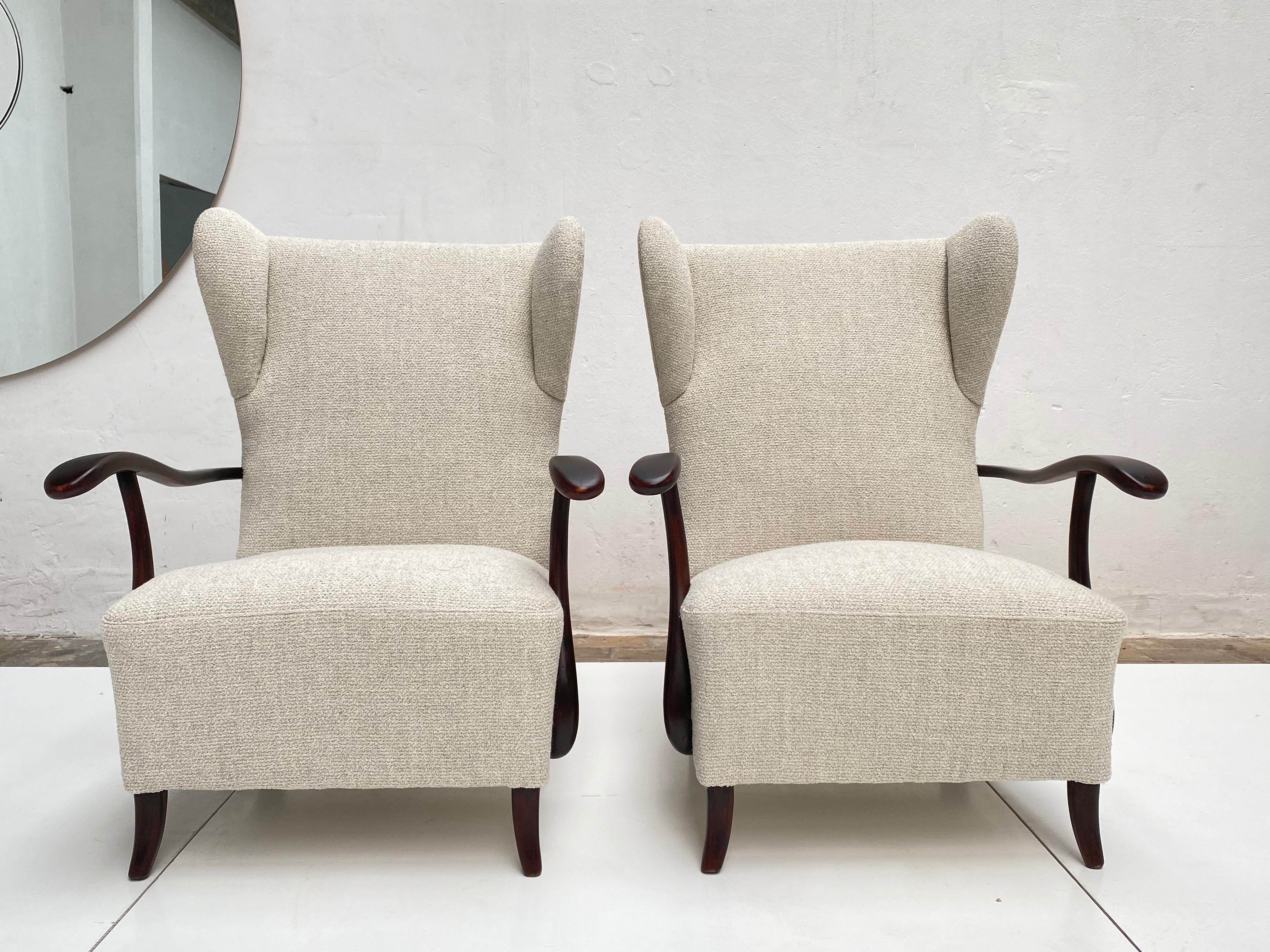Italian Sculptural Form Wing Back Lounge Chairs Attributed to Paolo Buffa, 1940s, Italy
