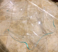 Skulpturaler Freiform-Couchtisch aus Glas in Amöbenform von Laurel Fyfe:: Branded