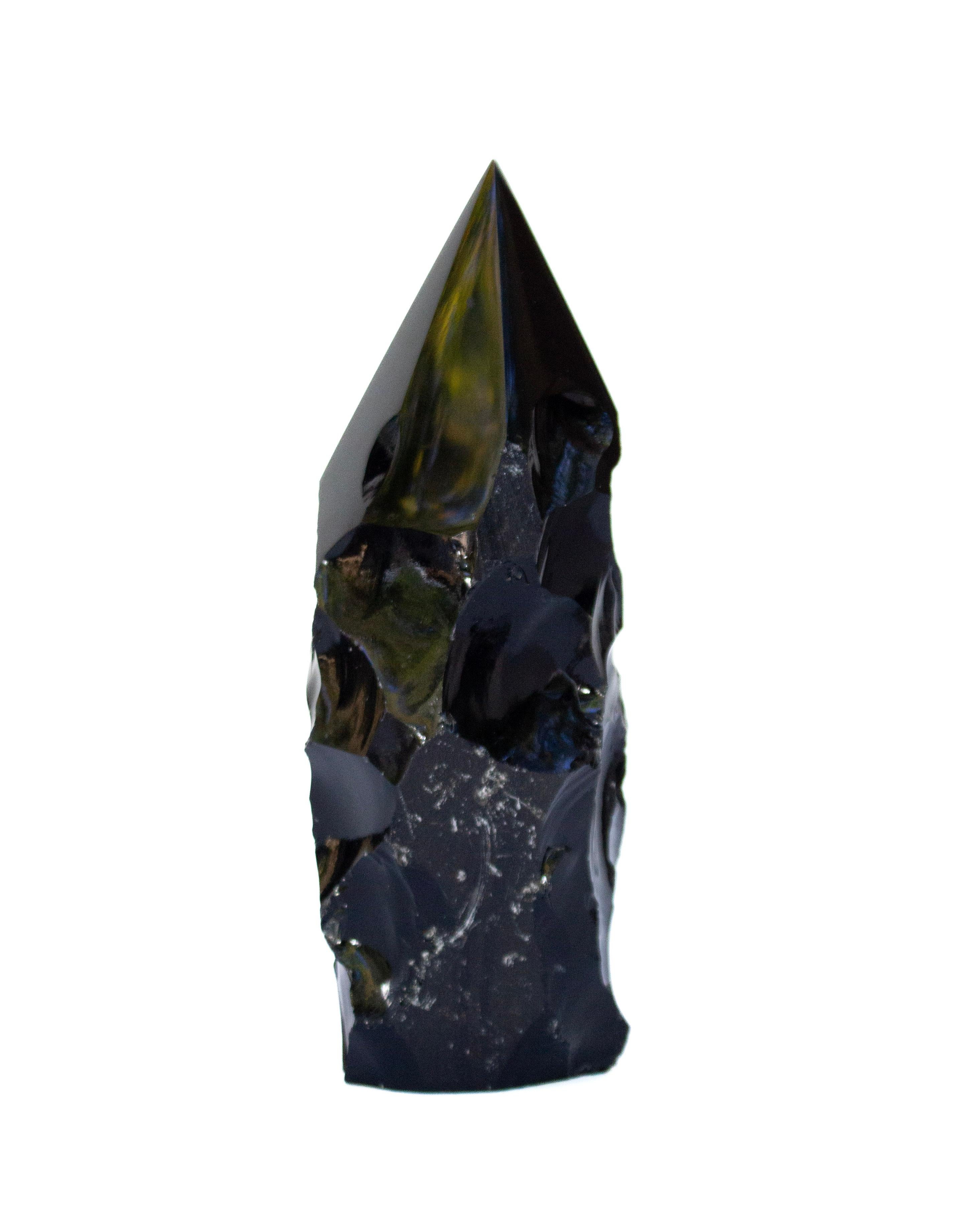 Mexicain Pointe sculpturale d'obsidienne noire à formation libre avec indentations de formation naturelles en vente