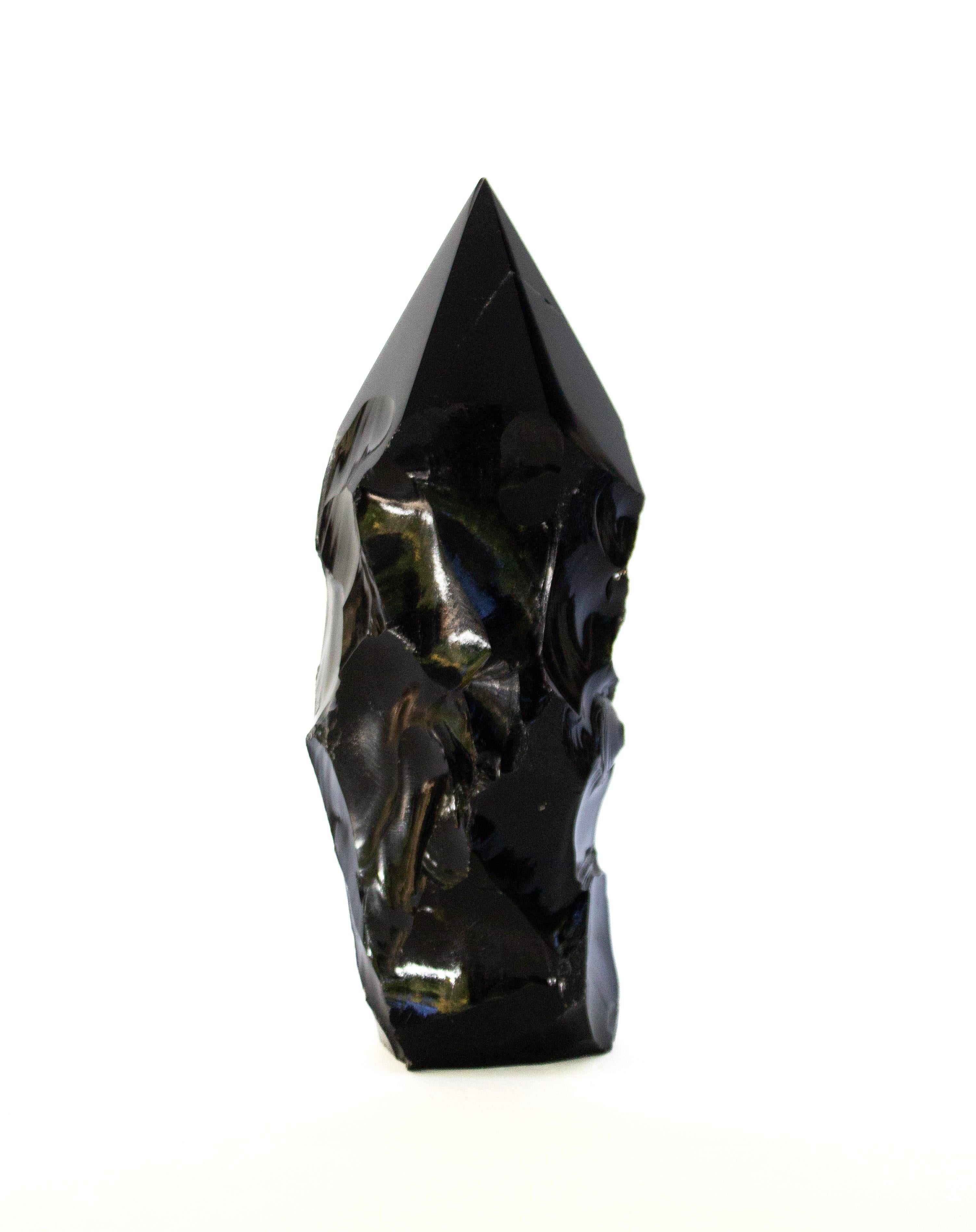 Pointe sculpturale d'obsidienne noire à formation libre avec indentations de formation naturelles Excellent état - En vente à Dublin, Dalkey