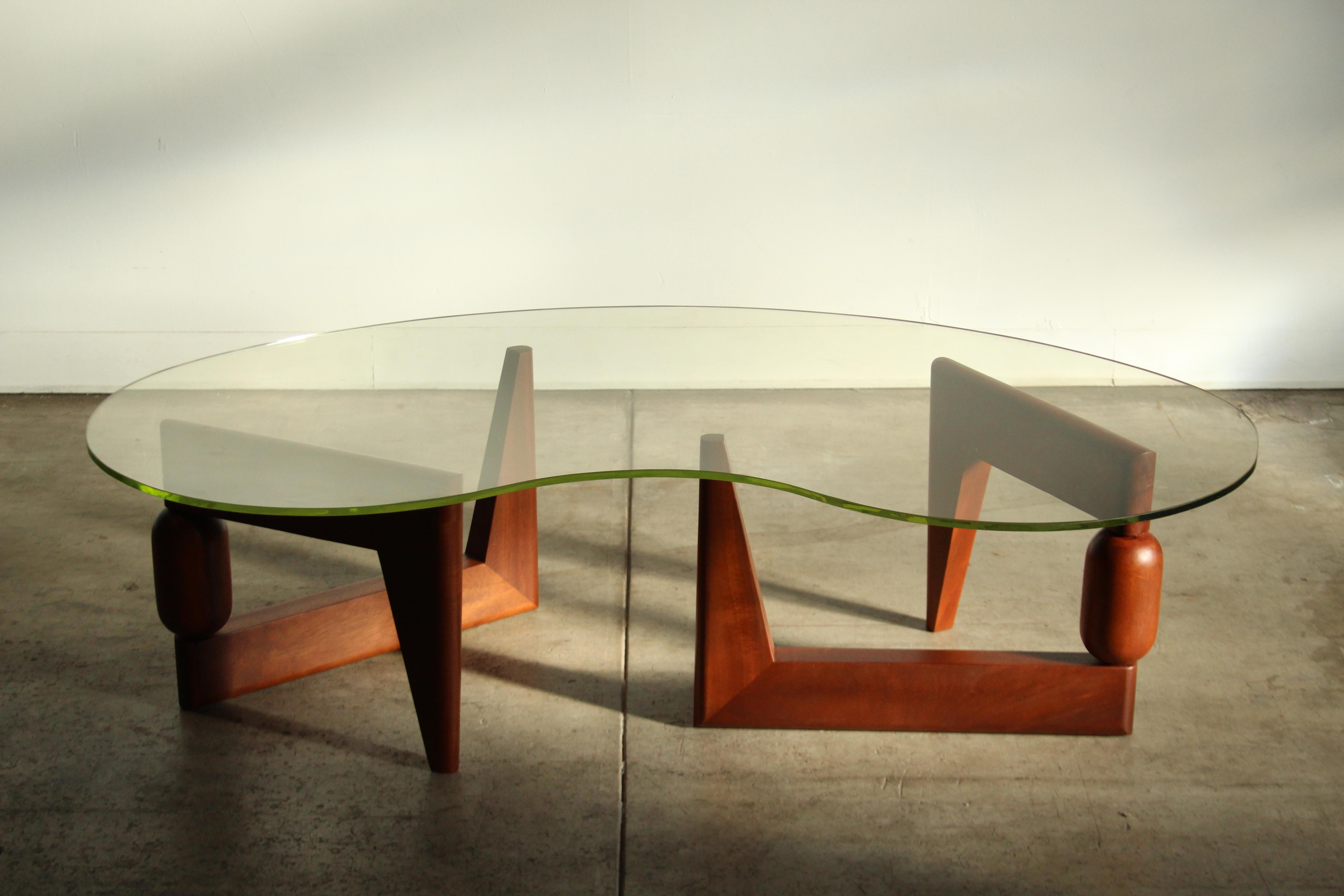 Mid-Century Modern Sculptural Freeform Coffee Table in the Manner of Isamu Noguchi, 1970s For Sale