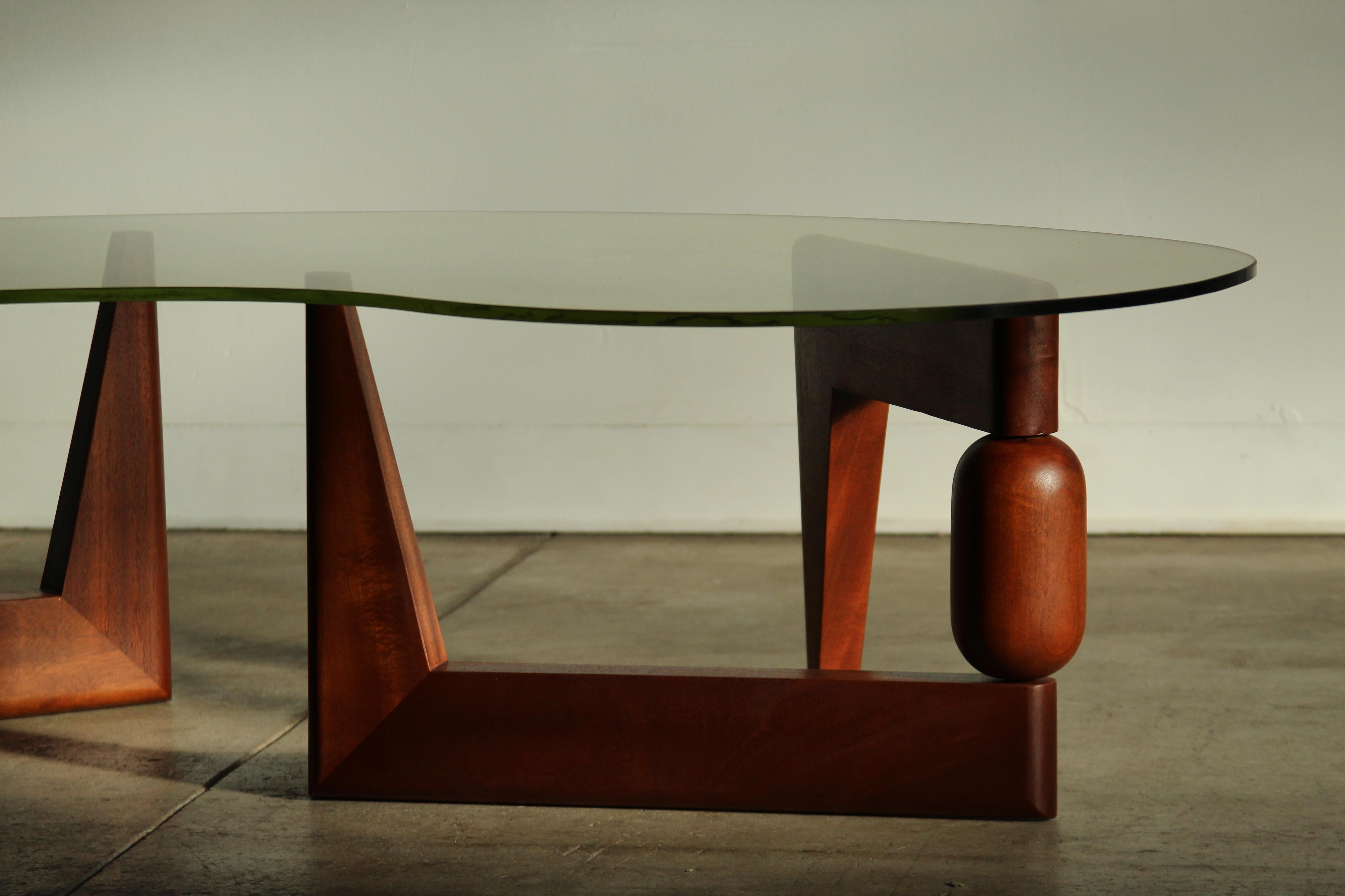 Acajou Table basse sculpturale à la manière d'Isamu Noguchi, 1970 en vente