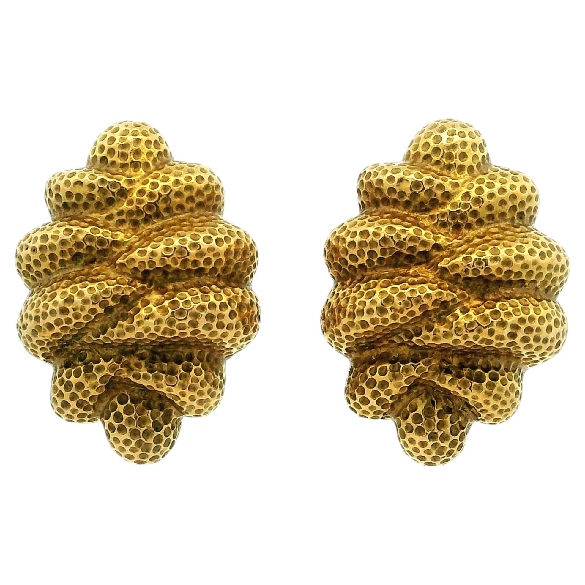 Boucles d'oreilles à pince sculpturale en or 18 carats de style brutaliste français, années 1970