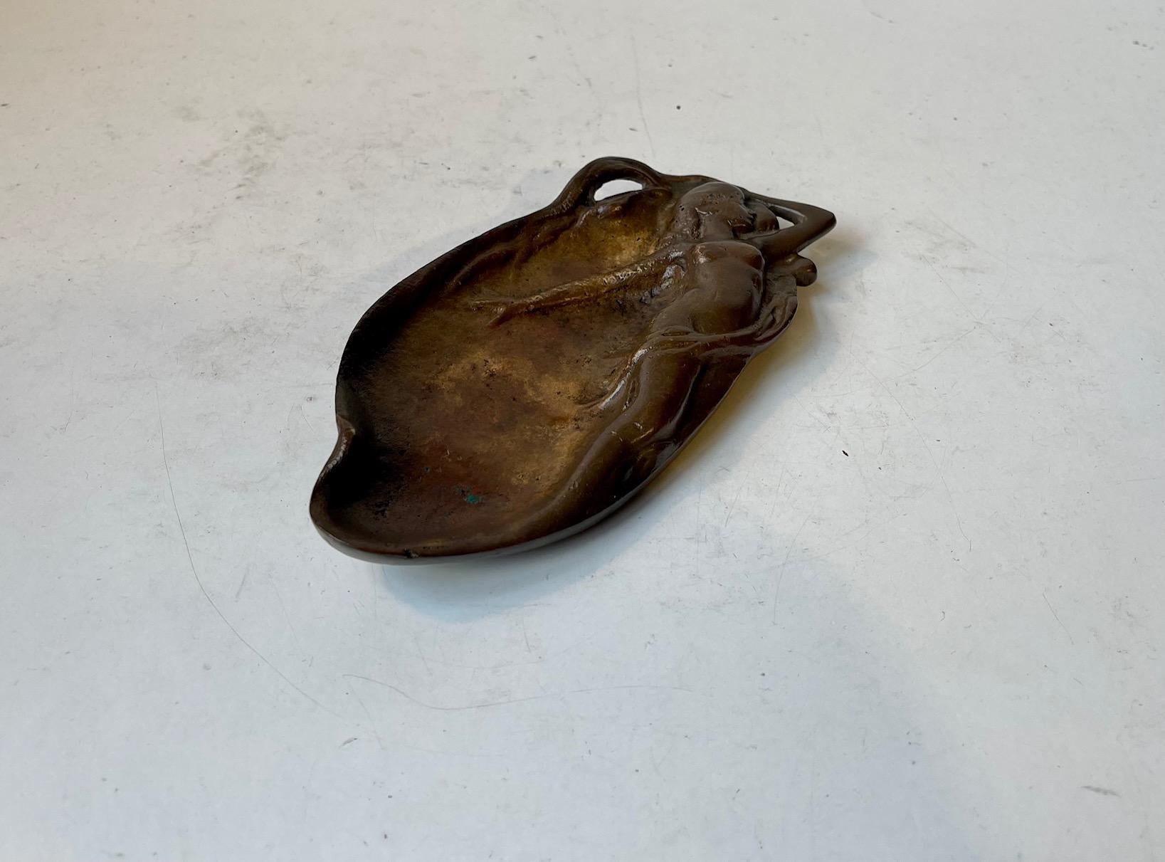 Early 20th Century Sculptural French Art Nouveau Mermaid Dish in Bronze For Sale
