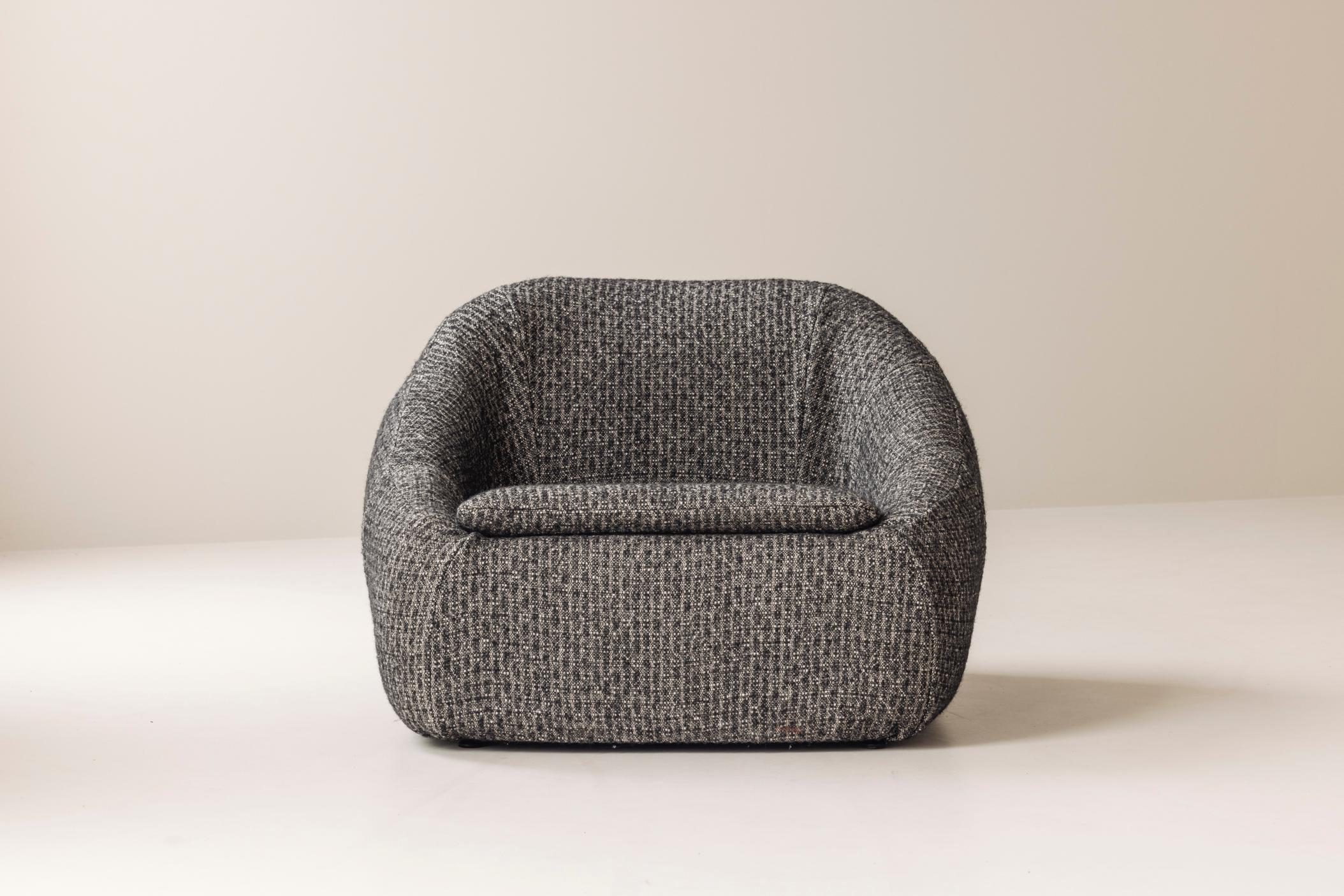Fabric Sculptural French lounge chair, 1960s. For Sale