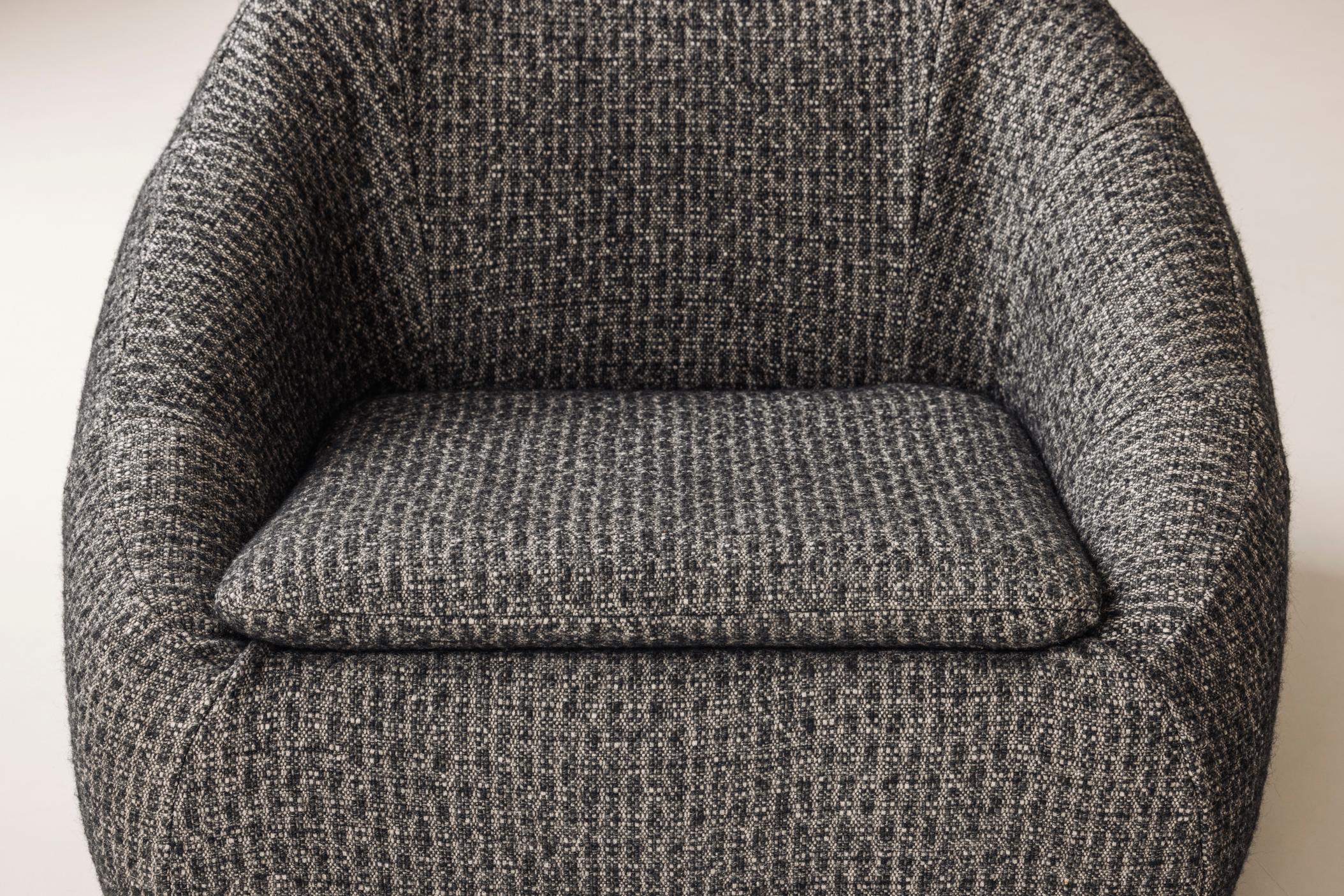 Sculptural French lounge chair, 1960s. For Sale 1