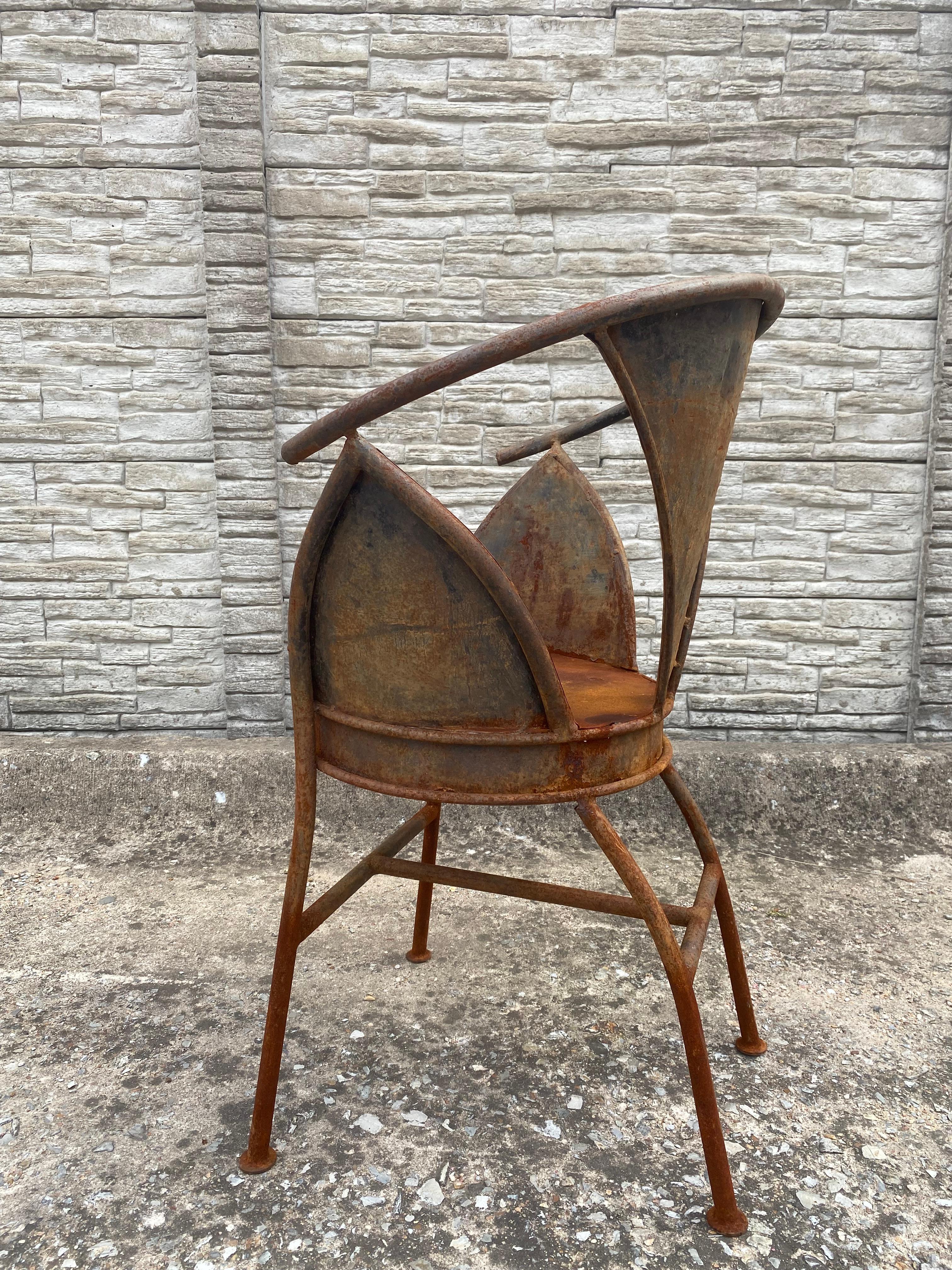 Sculptural French Metal Patio Bistro Chair (Brutalismus) im Angebot