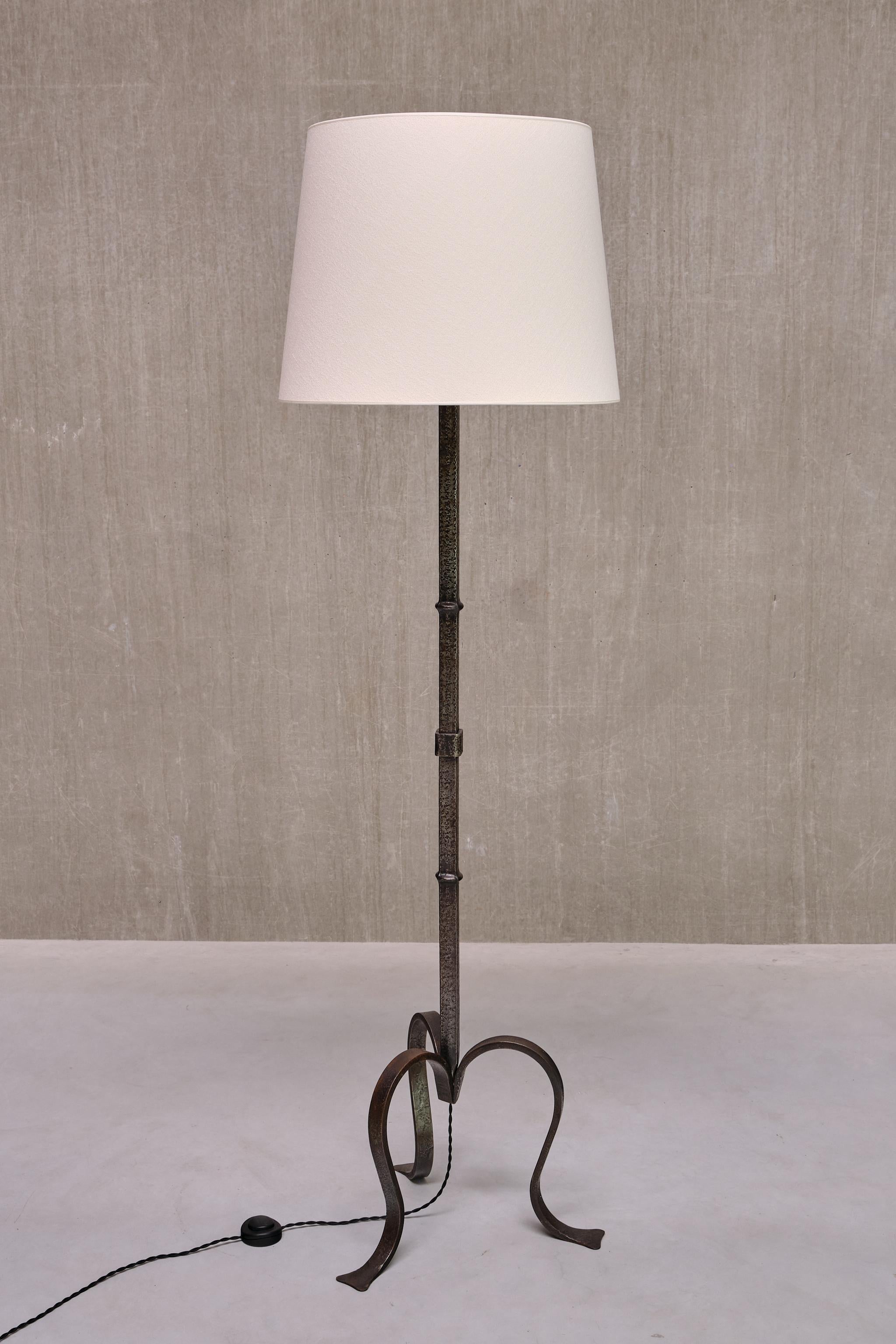 Sculptural French Modern Three Legged Floor Lamp in Wrought Iron, 1950s For Sale 4