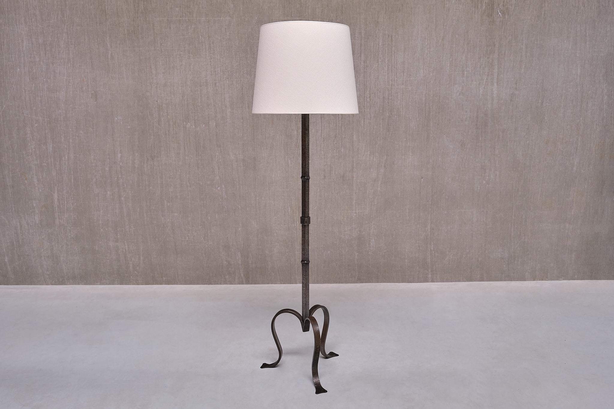 Sculptural French Modern Three Legged Floor Lamp in Wrought Iron, 1950s For Sale 7