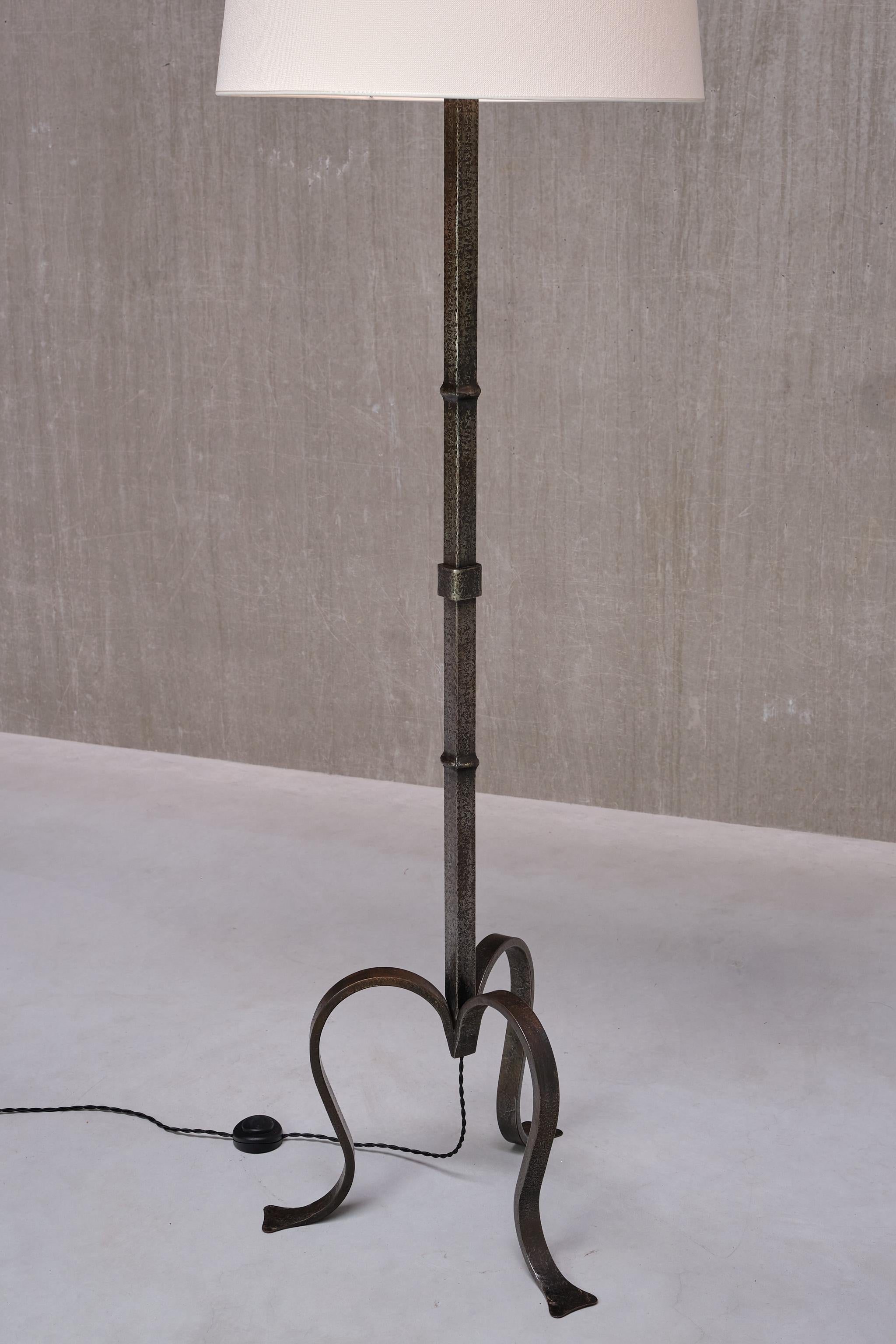 Brutalist Sculptural French Modern Three Legged Floor Lamp in Wrought Iron, 1950s For Sale