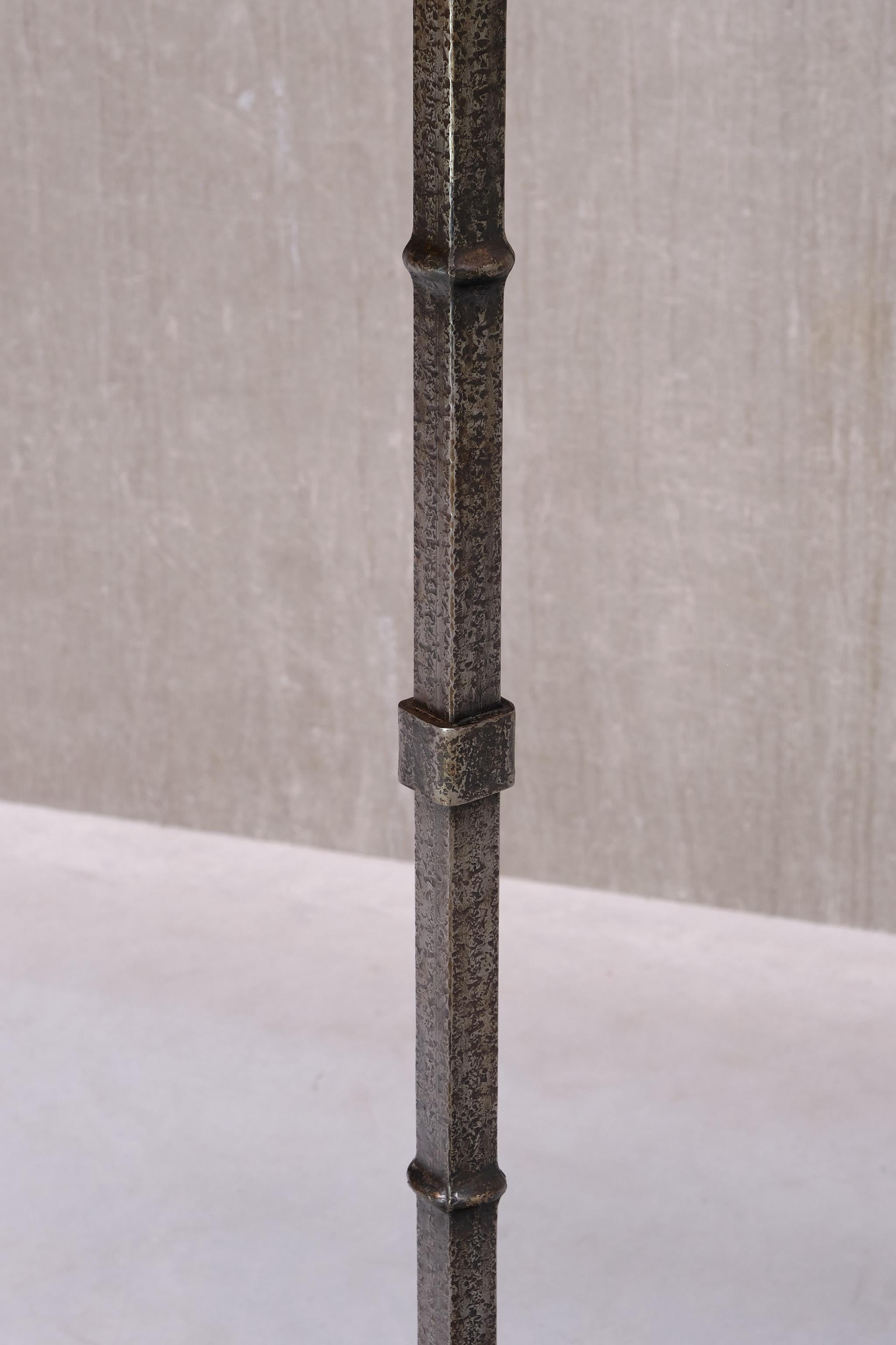 Sculptural French Modern Three Legged Floor Lamp in Wrought Iron, 1950s In Good Condition For Sale In The Hague, NL