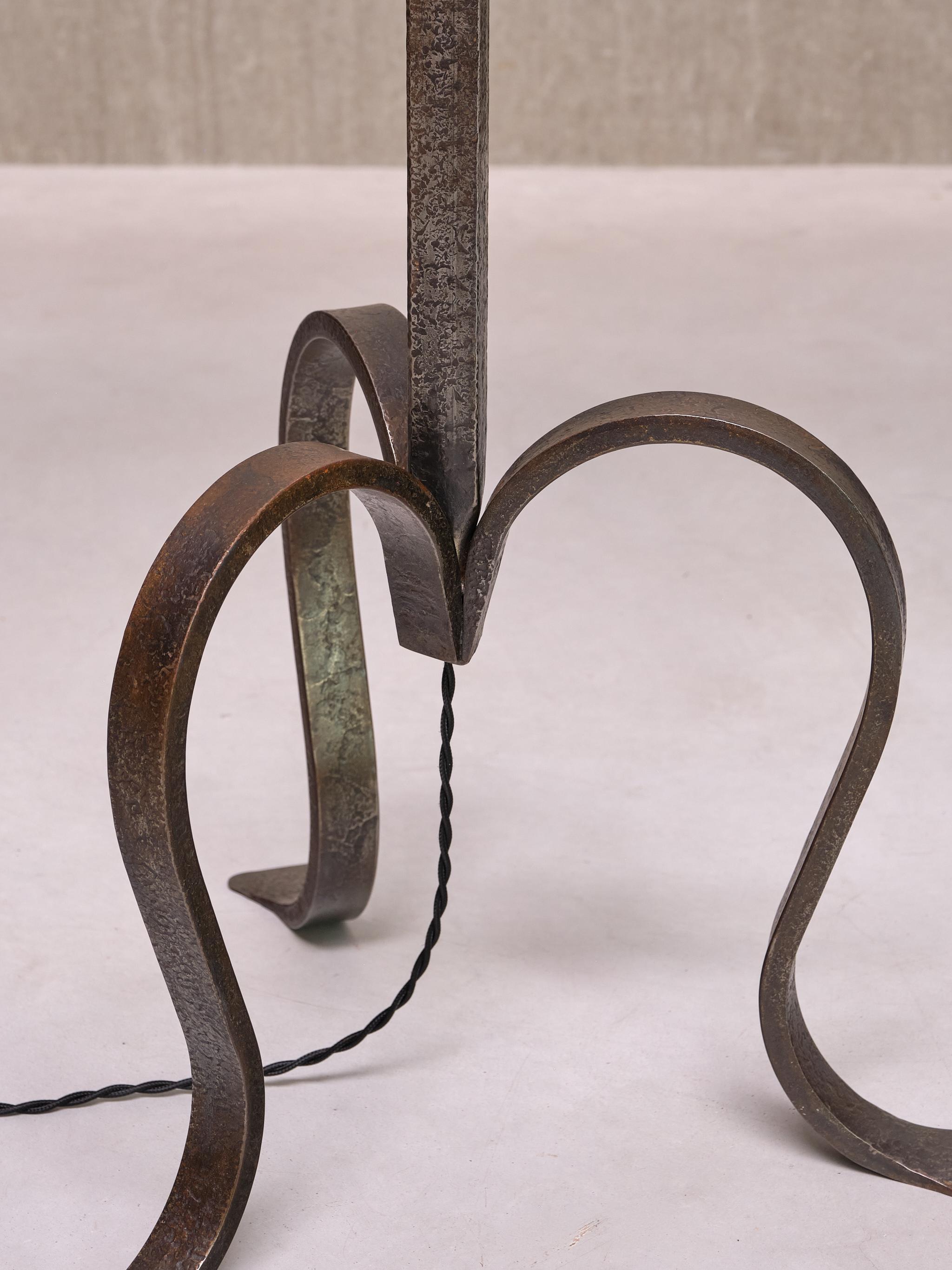 Sculptural French Modern Three Legged Floor Lamp in Wrought Iron, 1950s For Sale 3