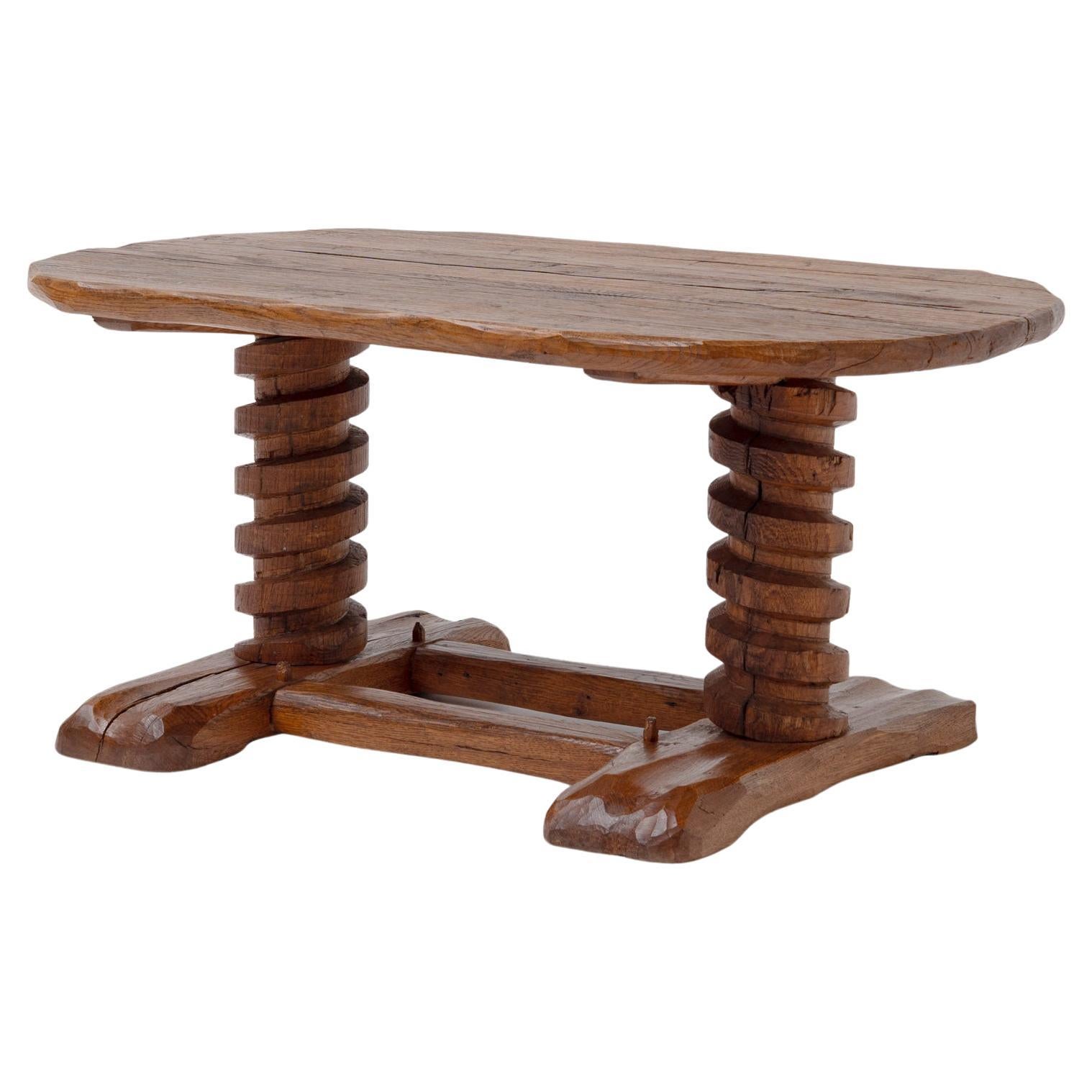 Table sculpturale à pied en tire-bouchon en Oak Oak français, France 1950s