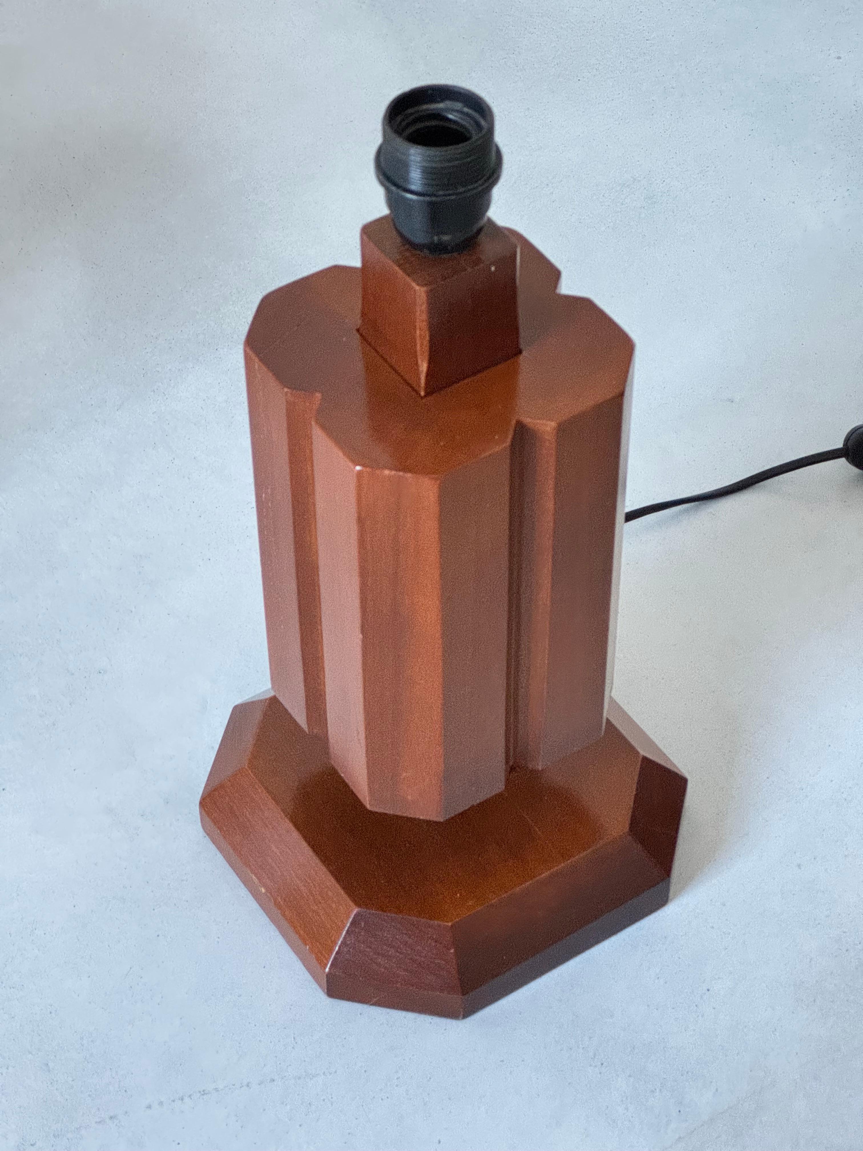 Sculptural French Wood Table Lamp with Facets, Art Deco Revival Style, 1980s For Sale 2