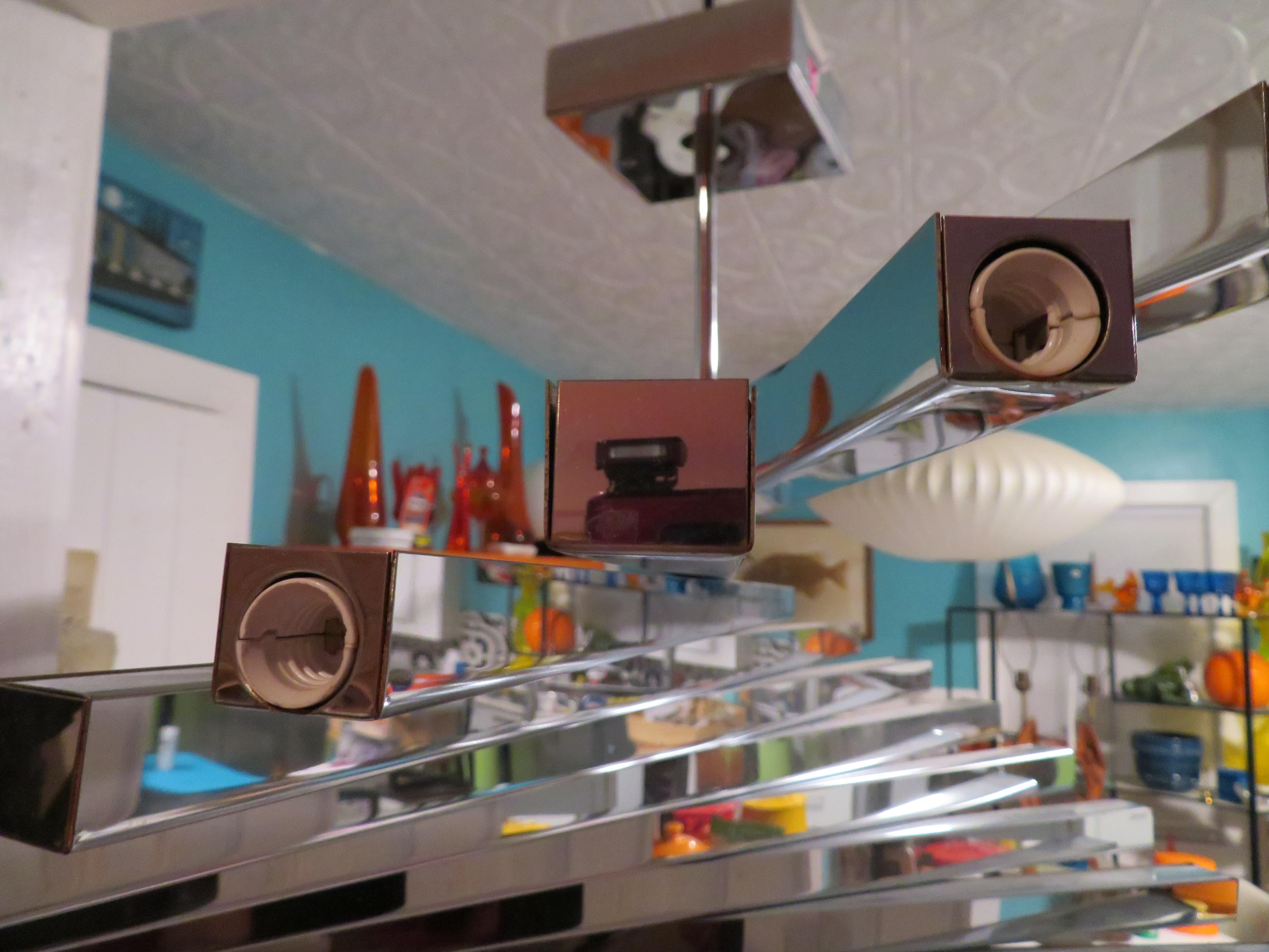 Metà XX secolo Lampadario scultoreo a spirale in cromo di Gaetano Sciolari, stile metà secolo moderno in vendita