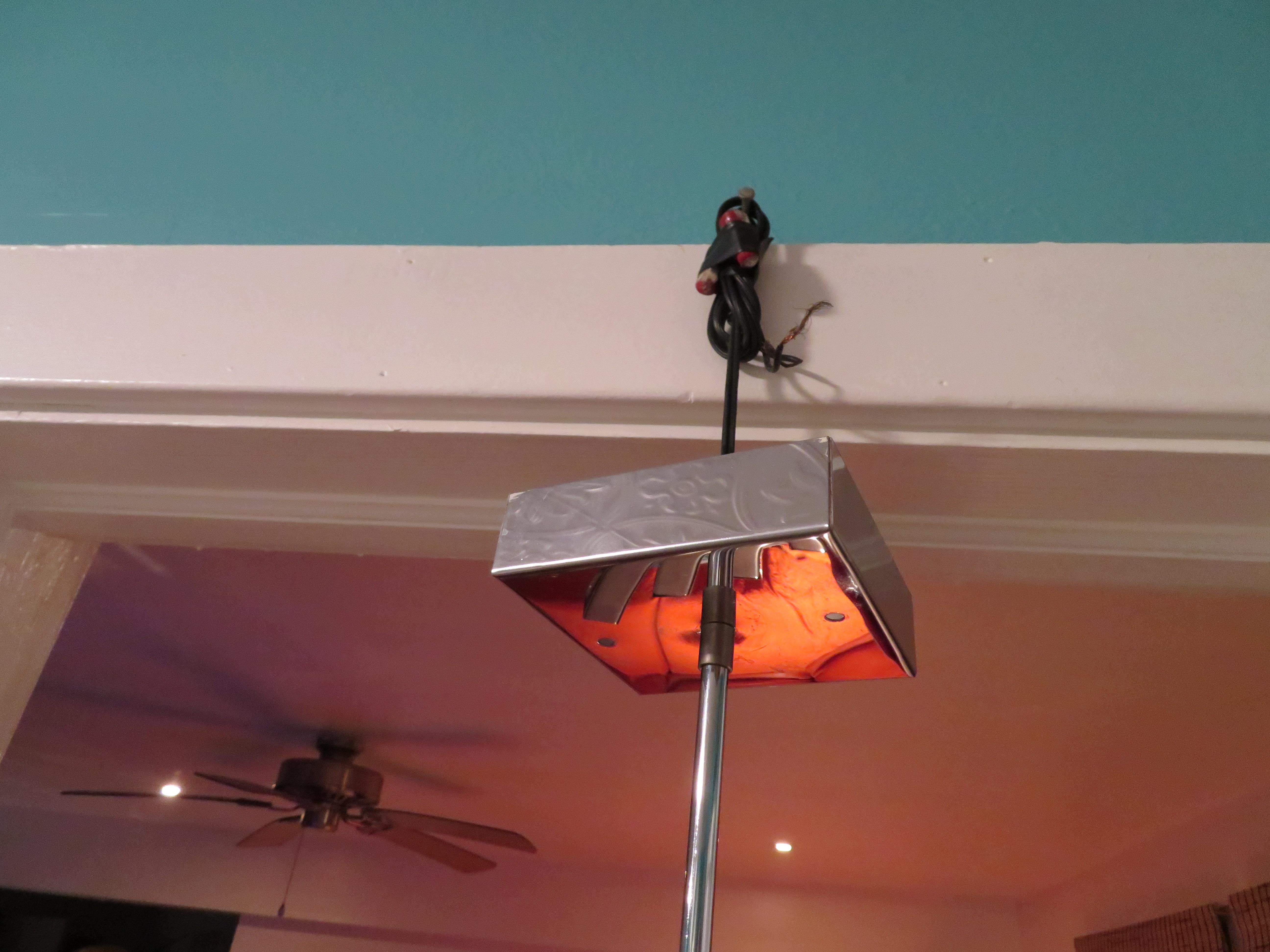 Lampadario scultoreo a spirale in cromo di Gaetano Sciolari, stile metà secolo moderno in vendita 1