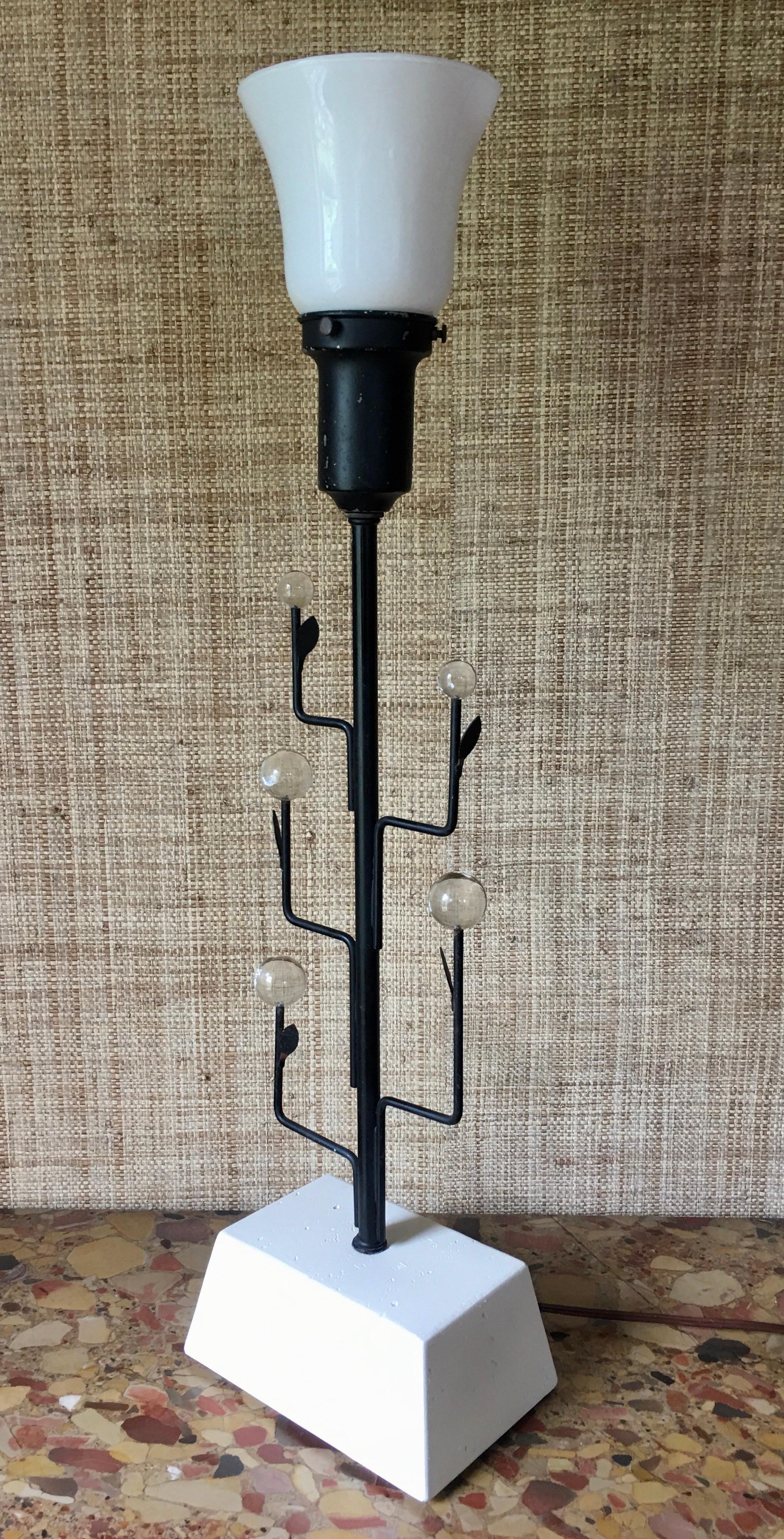 Mid-Century Modern Lampe de table sculpturale en métal:: style Giacometti:: en forme d'arbre en vente